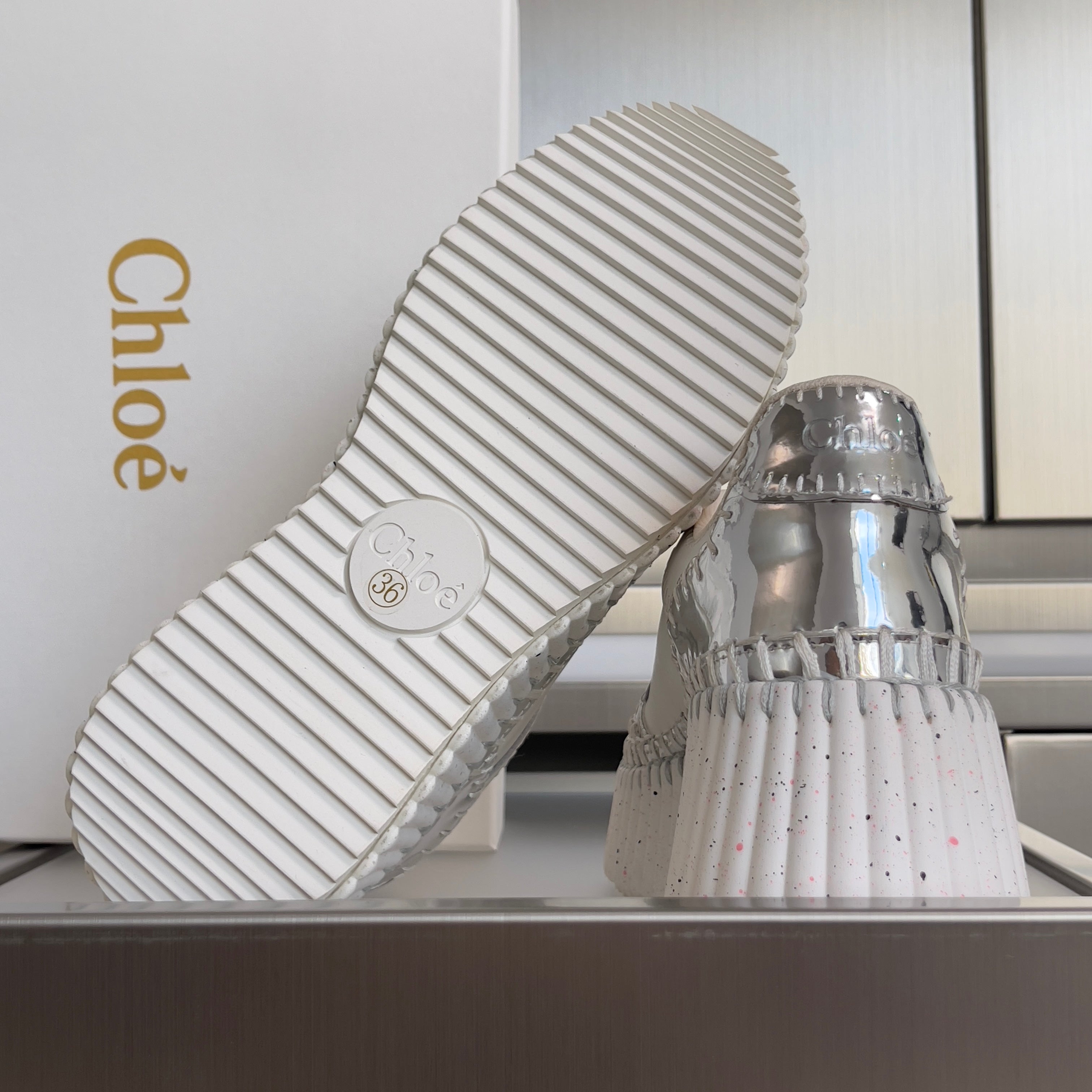 CHLOÉ 26S WEDGE SNEAKERS 70 MM IN WHITE AND SILVER CALFSKIN
