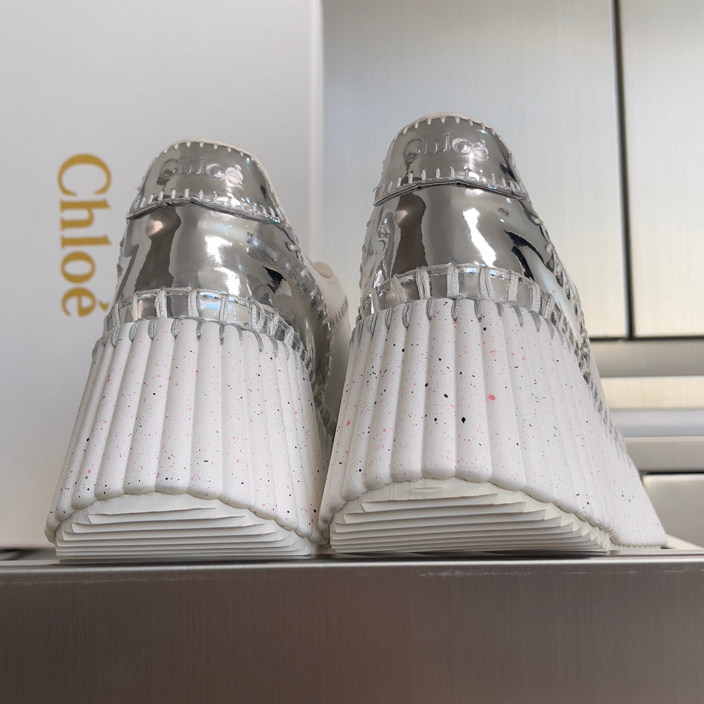 CHLOÉ 26S WEDGE SNEAKERS 70 MM IN WHITE AND SILVER CALFSKIN
