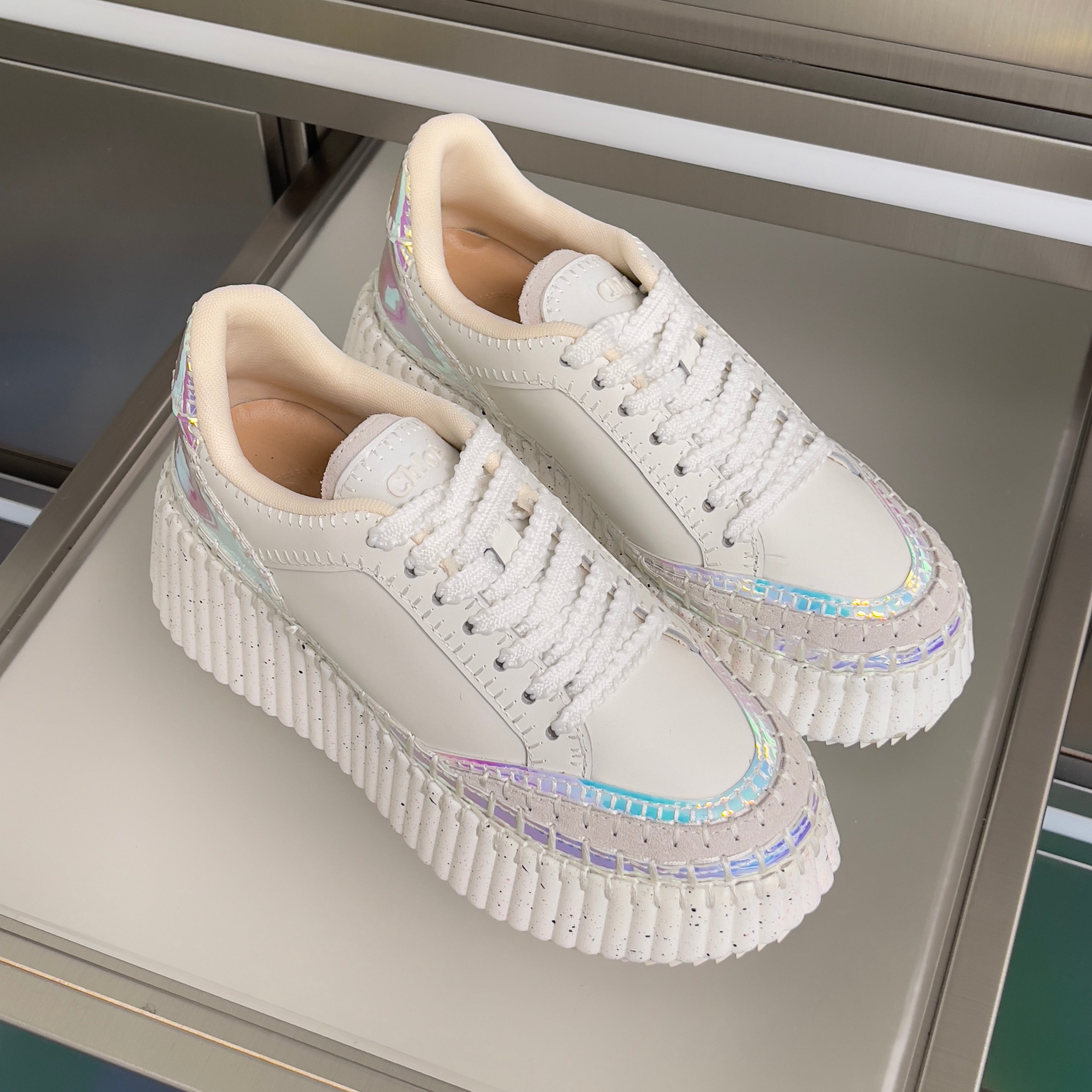 CHLOÉ 26S WEDGE SNEAKERS 70 MM IN WHITE CALFSKIN AND HOLOGRAM