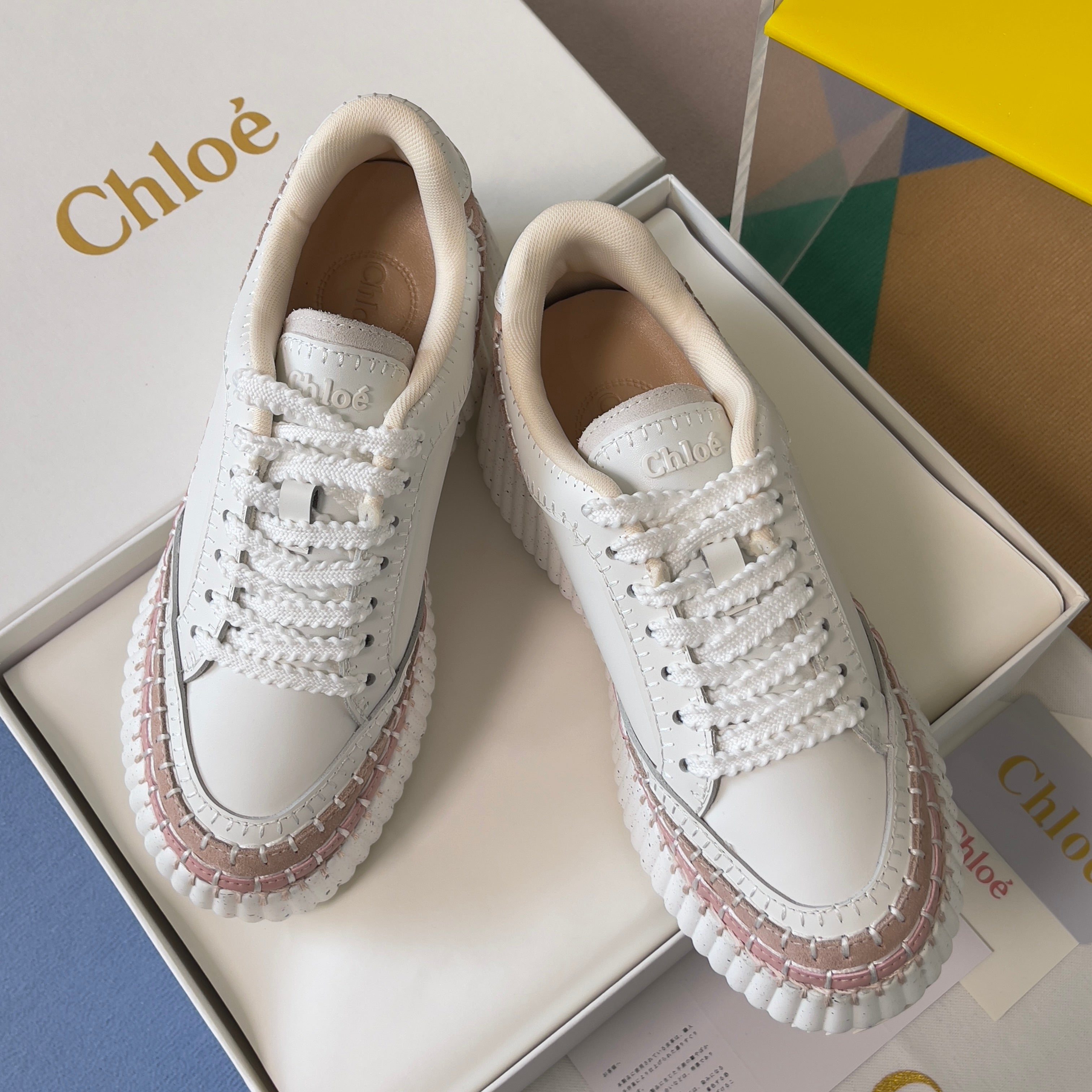 CHLOÉ 26S WEDGE SNEAKERS 70 MM IN WHITE CALFSKIN AND LIGHT PINK SUEDE