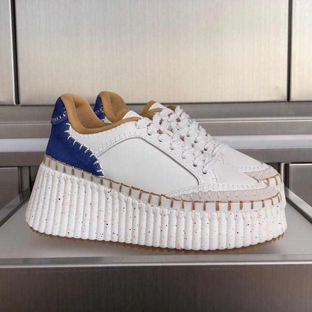 CHLOÉ 26S WEDGE SNEAKERS 70 MM IN WHITE CALFSKIN AND NAVY BLUE SUEDE