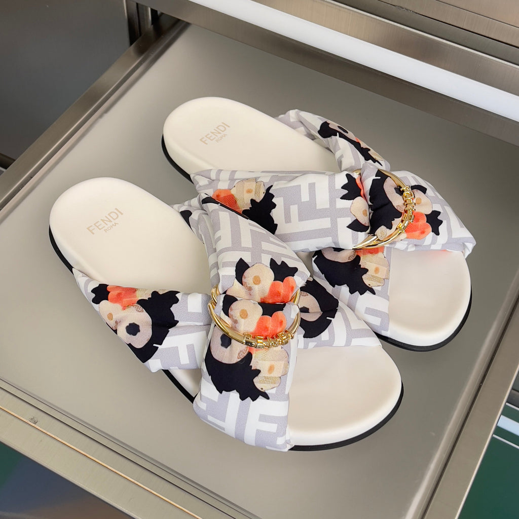 FENDI 26S PATTERNED CROSS-STRAP SLIDE SANDALS IN MULTICOLOR FABRIC
