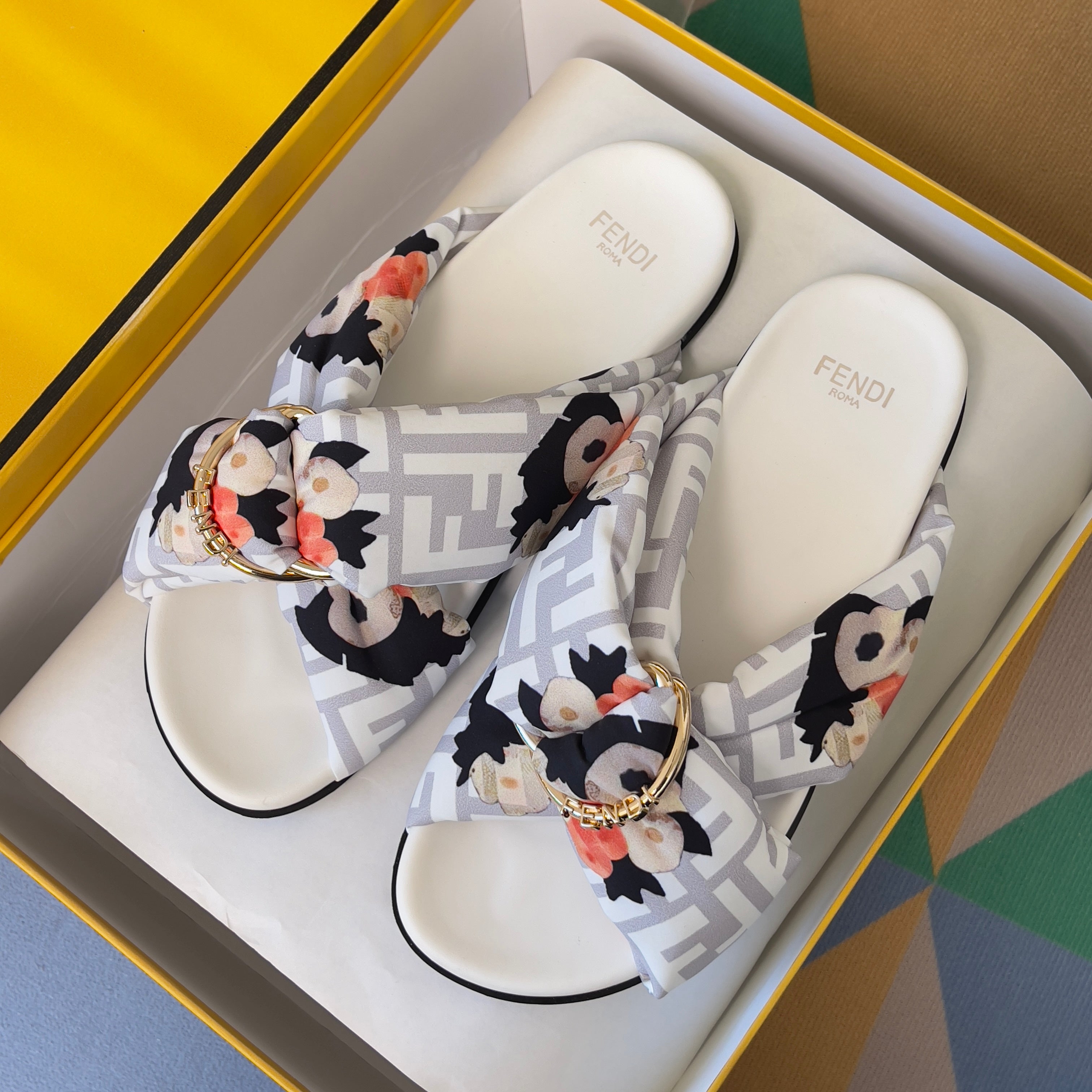 FENDI 26S PATTERNED CROSS-STRAP SLIDE SANDALS IN MULTICOLOR FABRIC