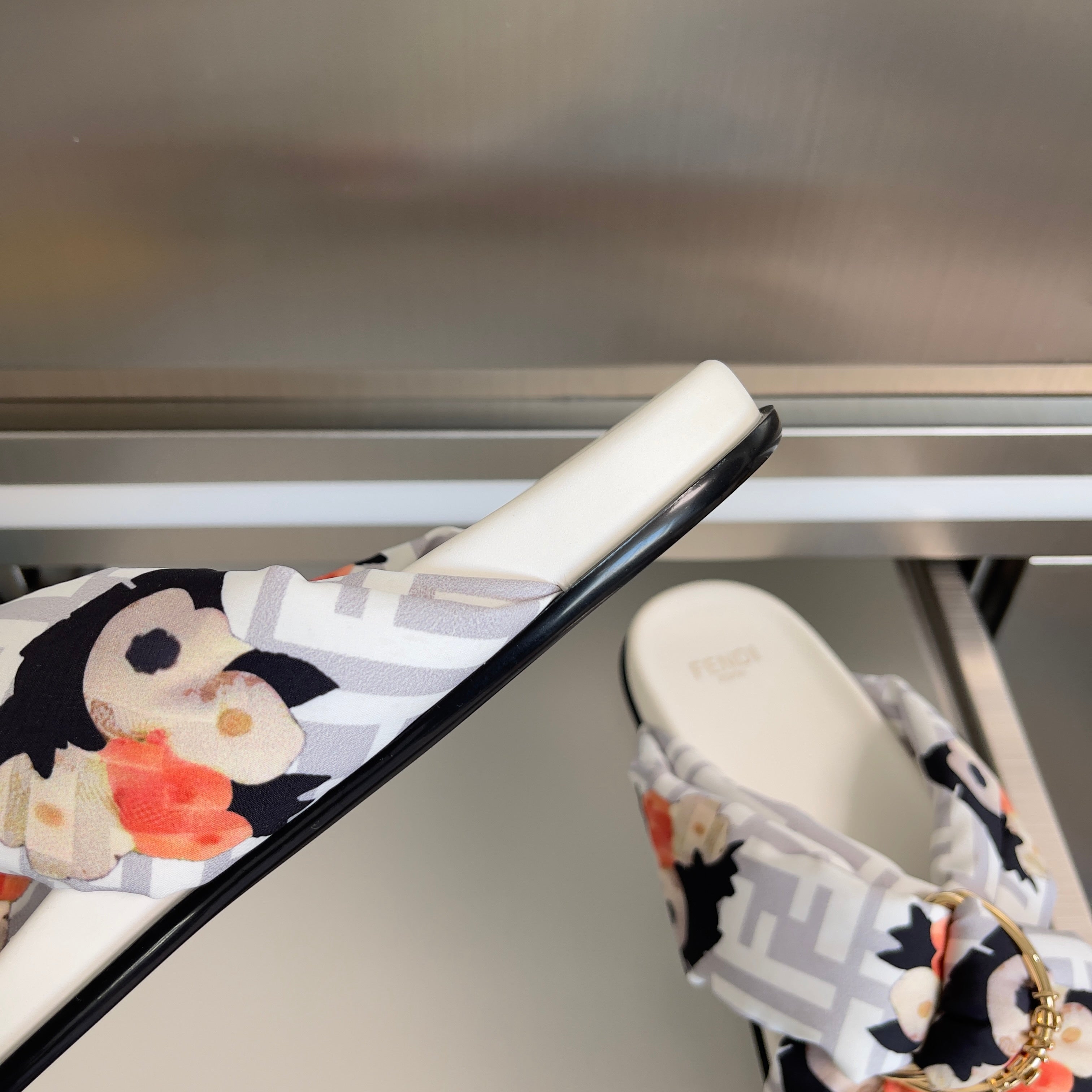 FENDI 26S PATTERNED CROSS-STRAP SLIDE SANDALS IN MULTICOLOR FABRIC