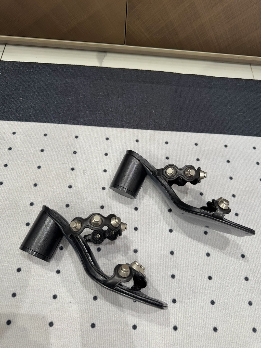 RIOT 65MM SANDAL IN BLACK LAMBSKIN