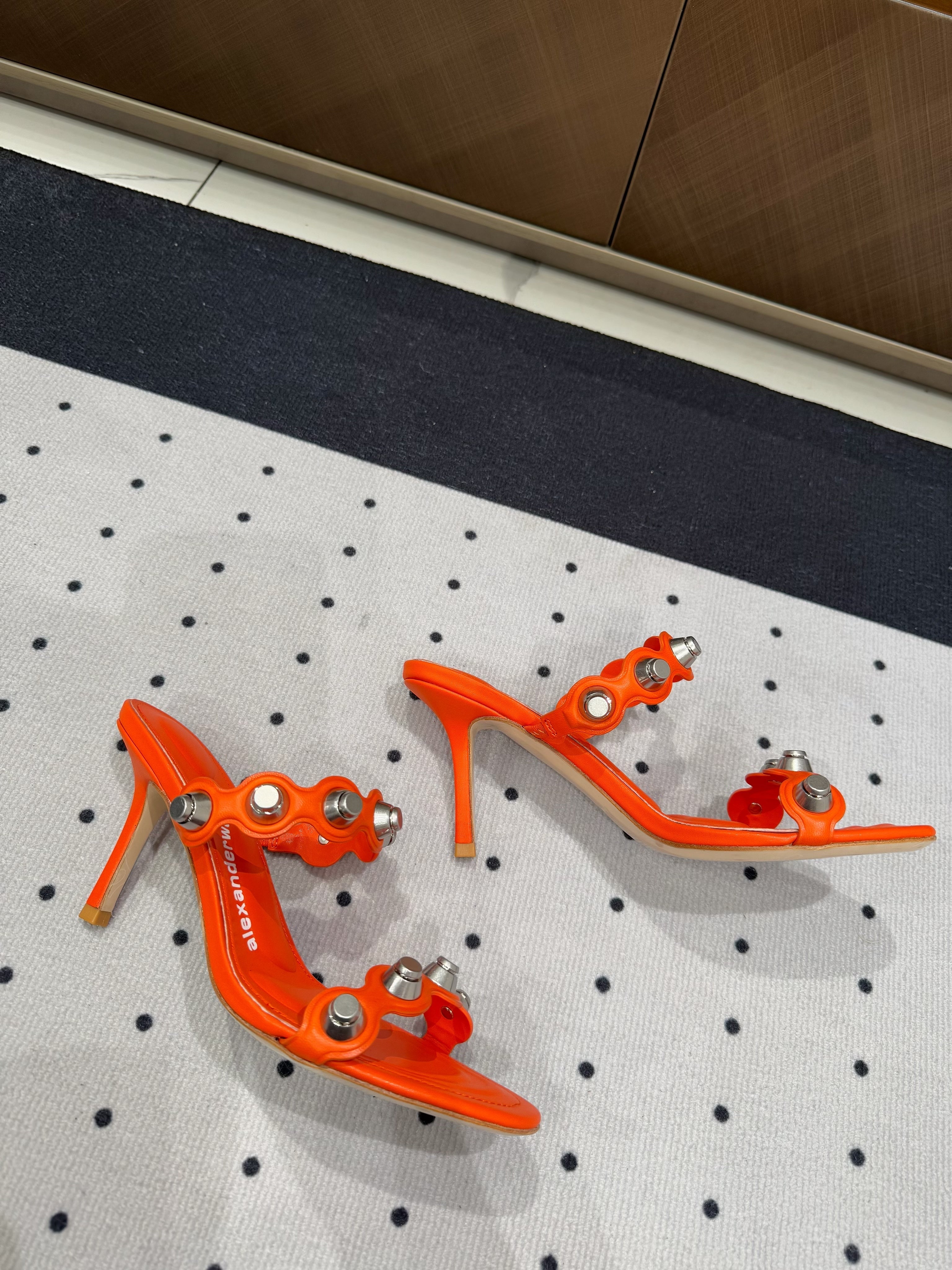RIOT 80 MM SANDAL IN FIRE ORANGE LAMBSKIN