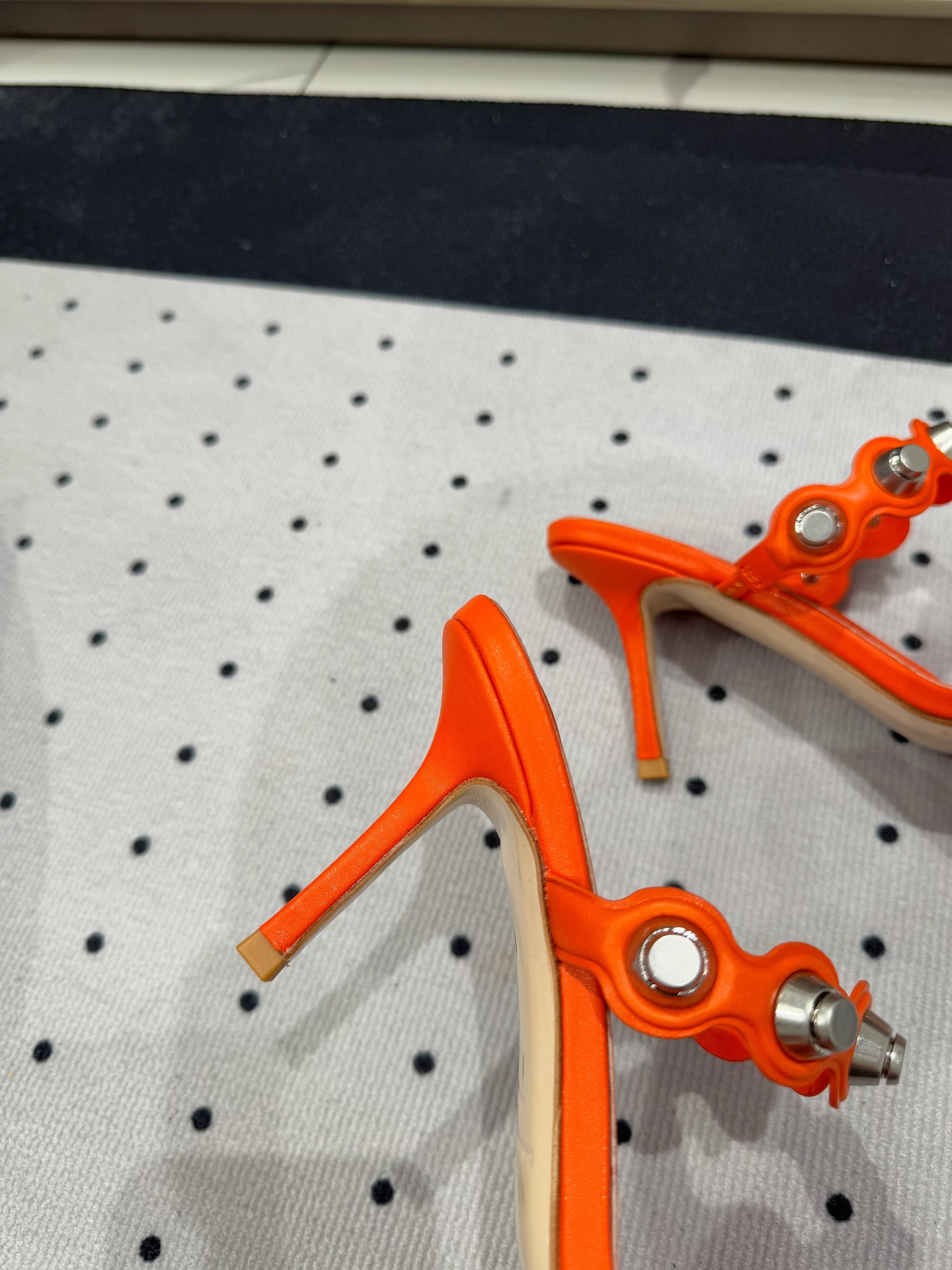 RIOT 80 MM SANDAL IN FIRE ORANGE LAMBSKIN