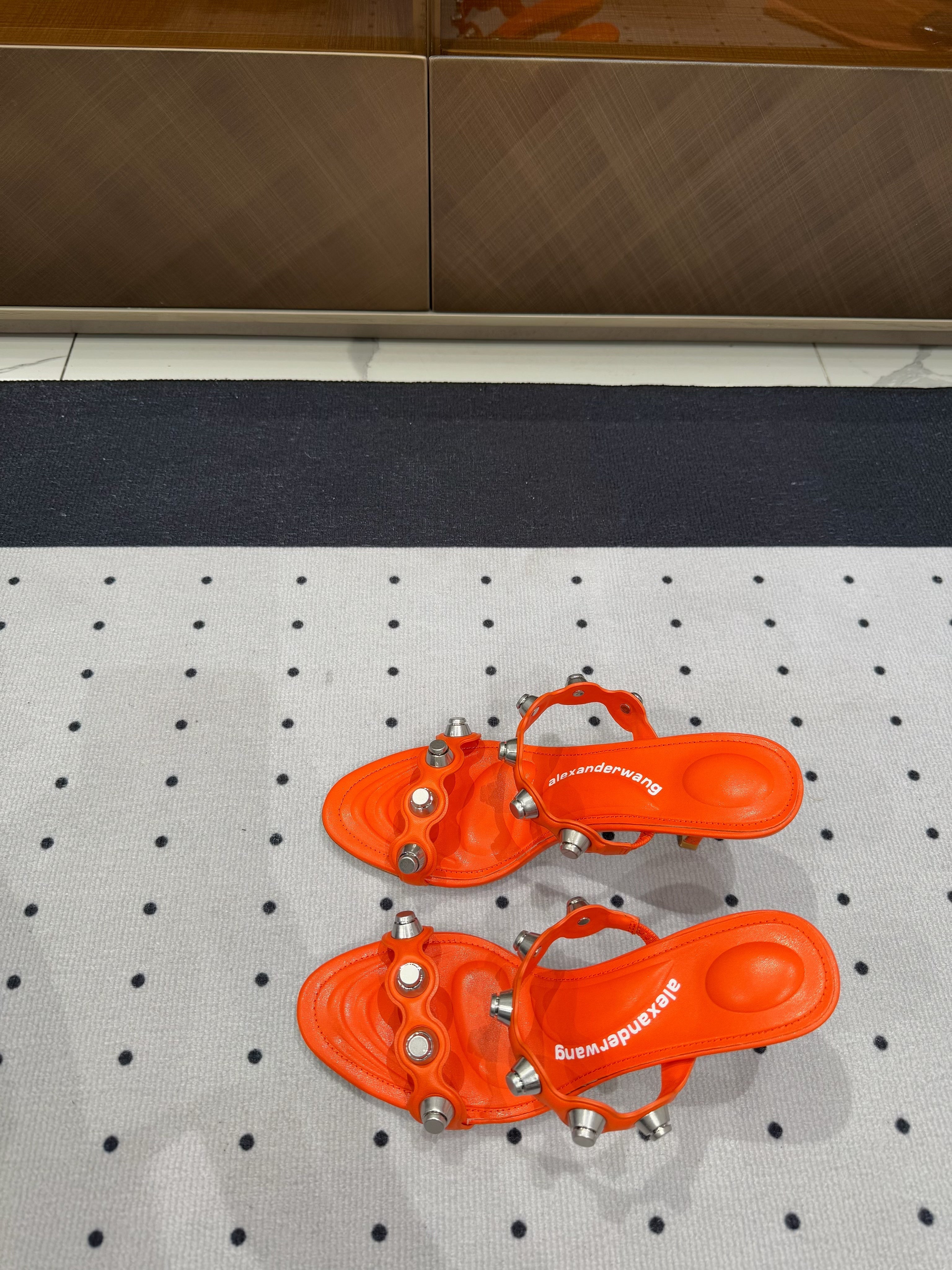 RIOT 80 MM SANDAL IN FIRE ORANGE LAMBSKIN