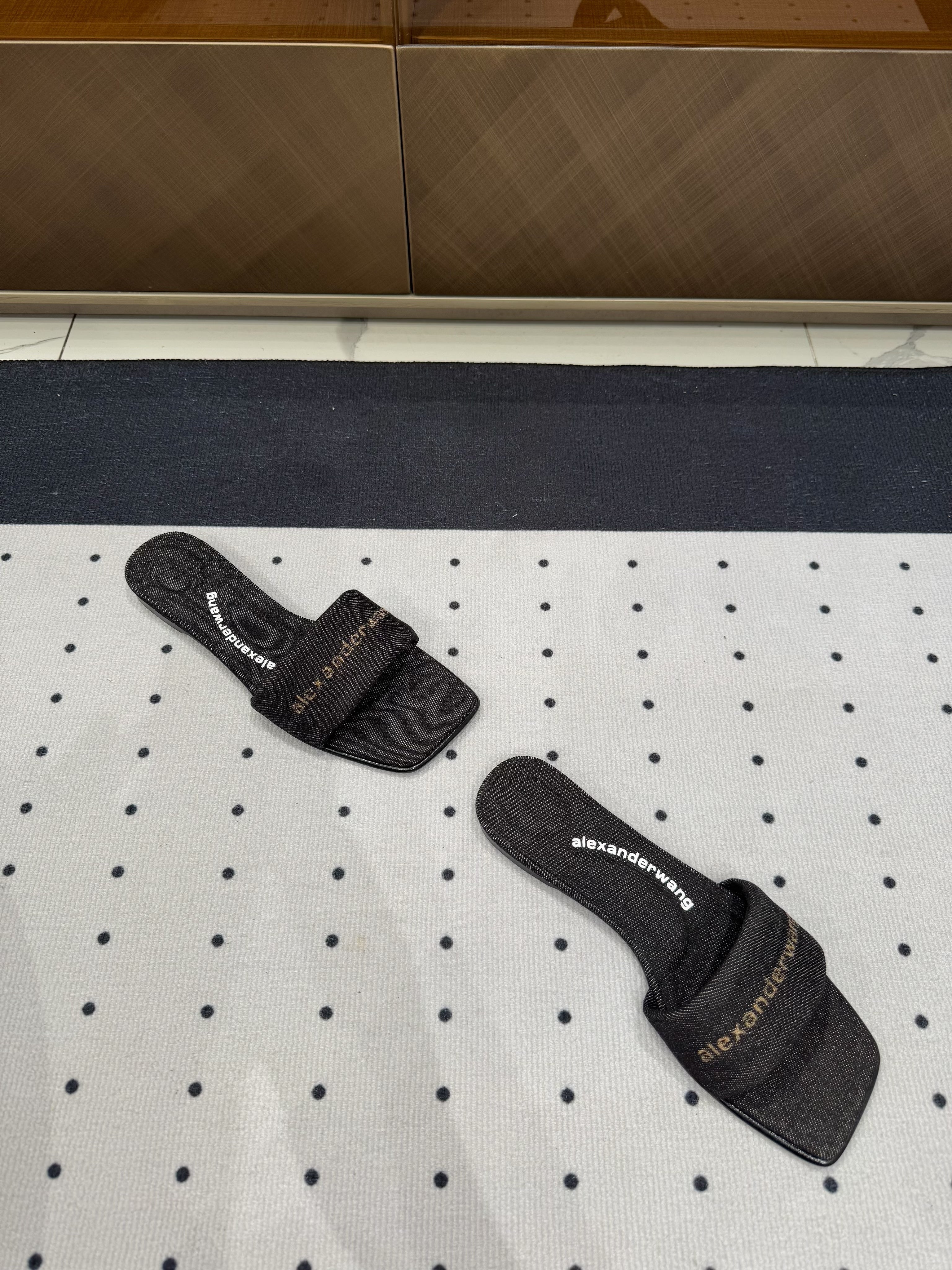 VY POOL SANDAL IN BLACK DENIM