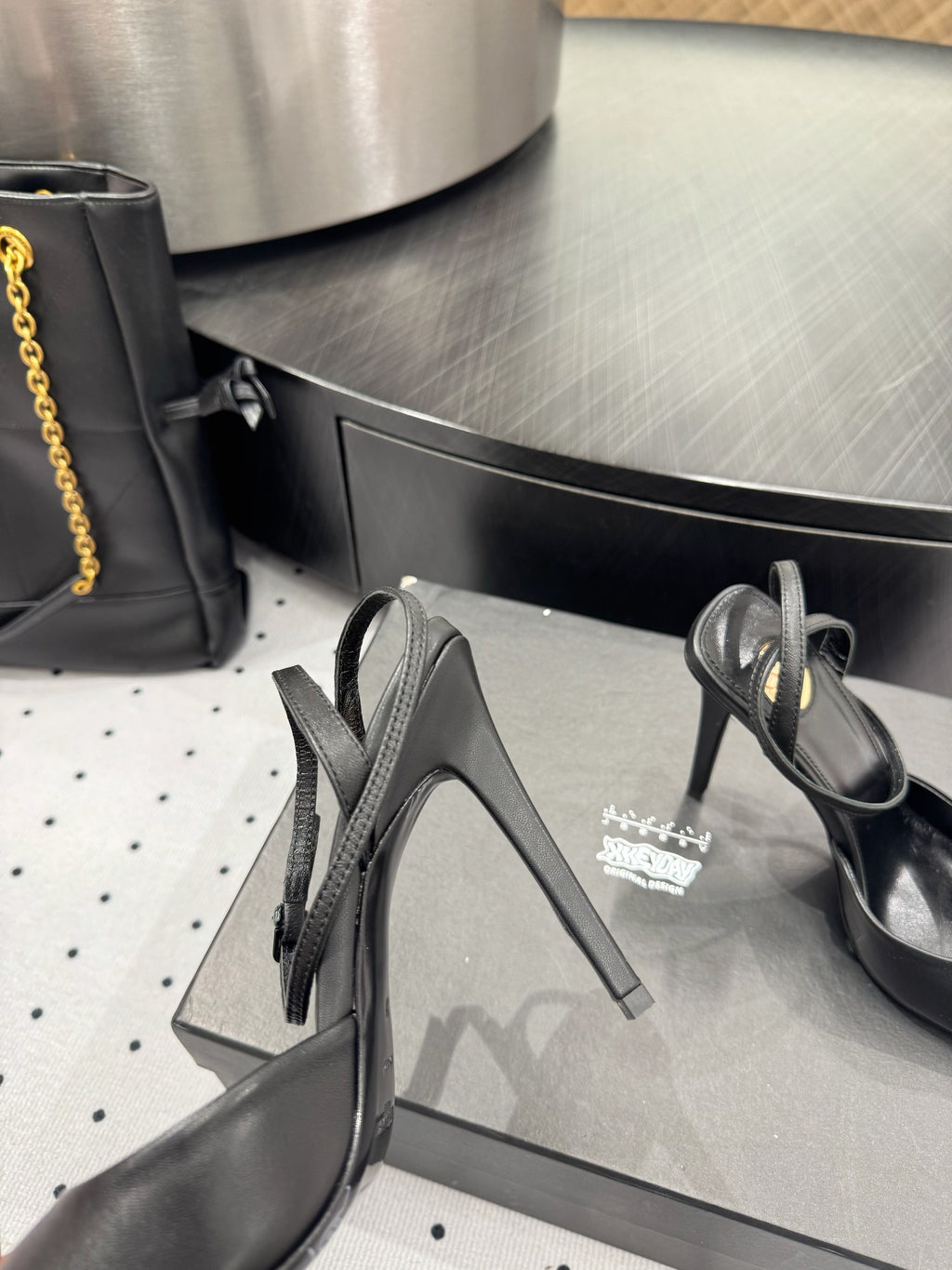 YSL 26S SQUARE-TOE HIGH HEELS 105 MM IN BLACK CALFSKIN