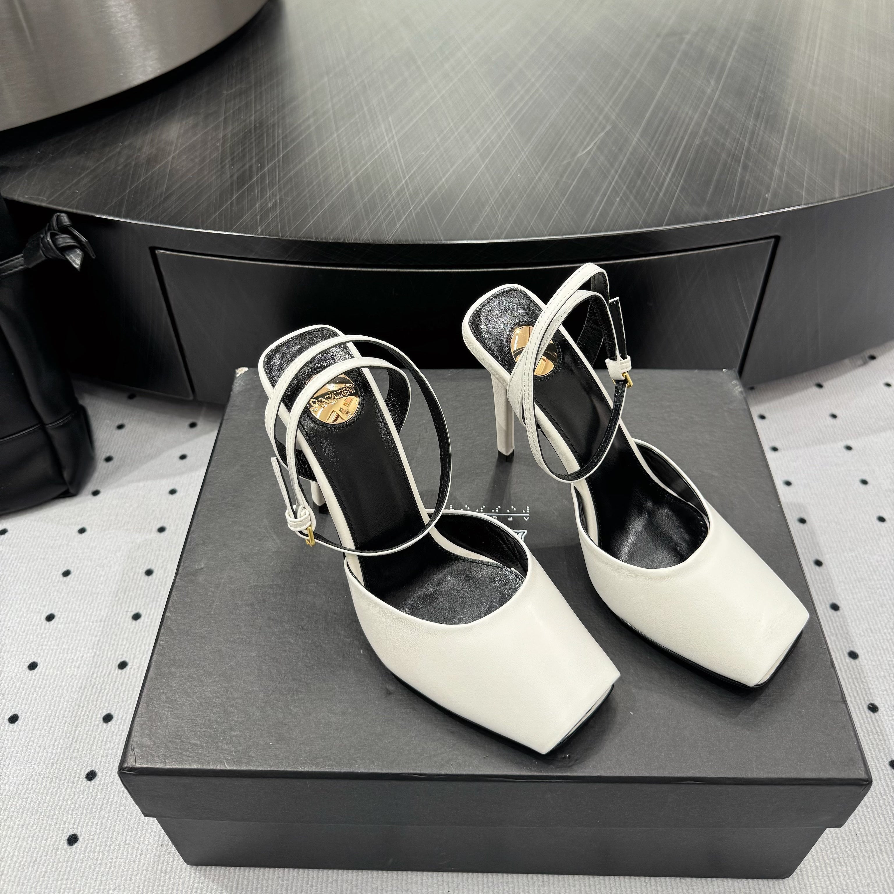 YSL 26S SQUARE-TOE HIGH HEELS 105 MM IN WHITE CALFSKIN