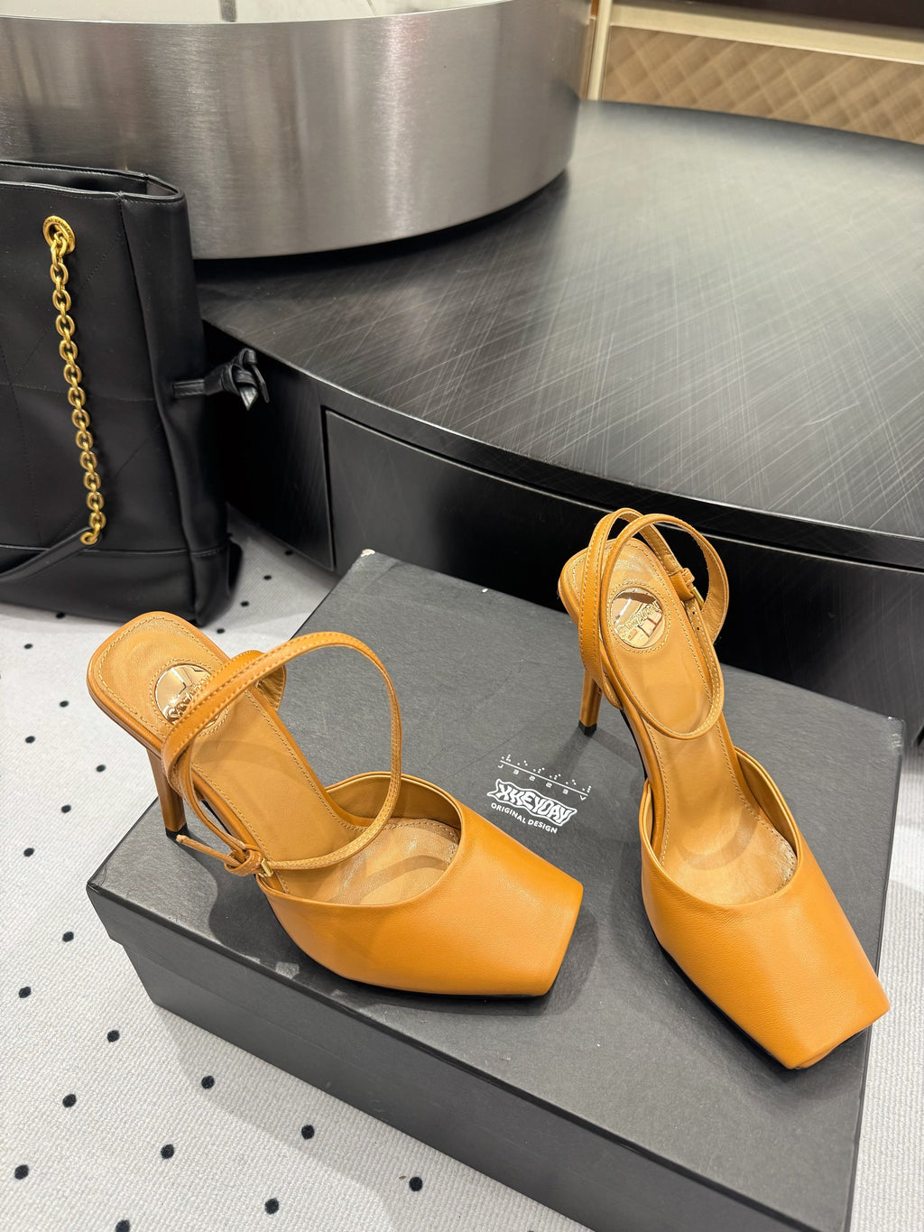 YSL 26S SQUARE-TOE HIGH HEELS 105 MM IN OCHRE YELLOW CALFSKIN