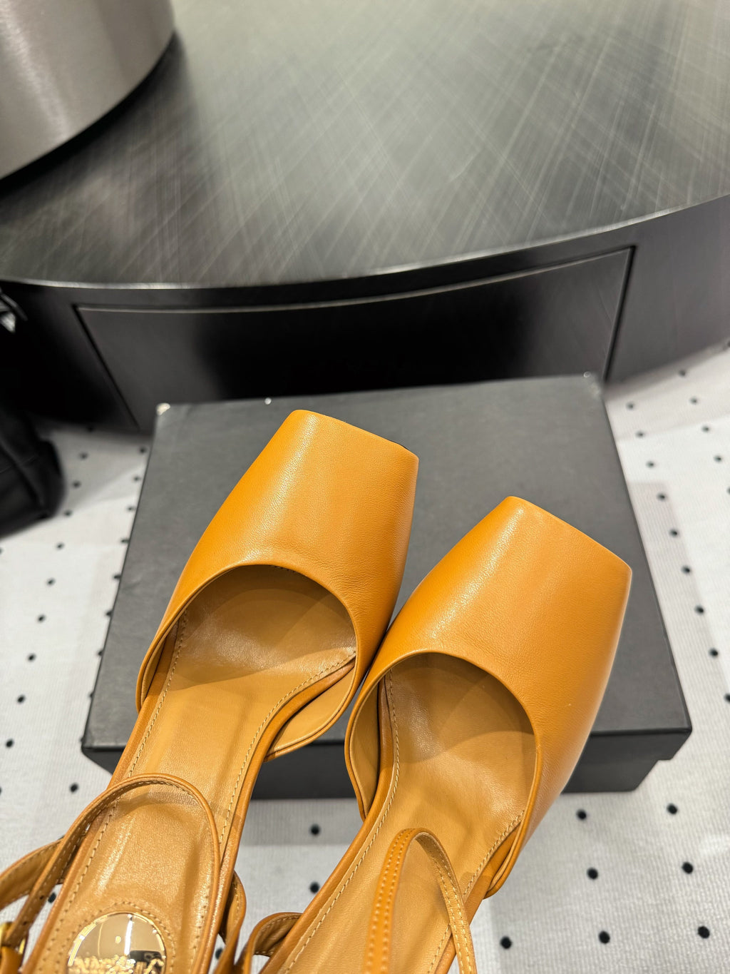 YSL 26S SQUARE-TOE HIGH HEELS 105 MM IN OCHRE YELLOW CALFSKIN