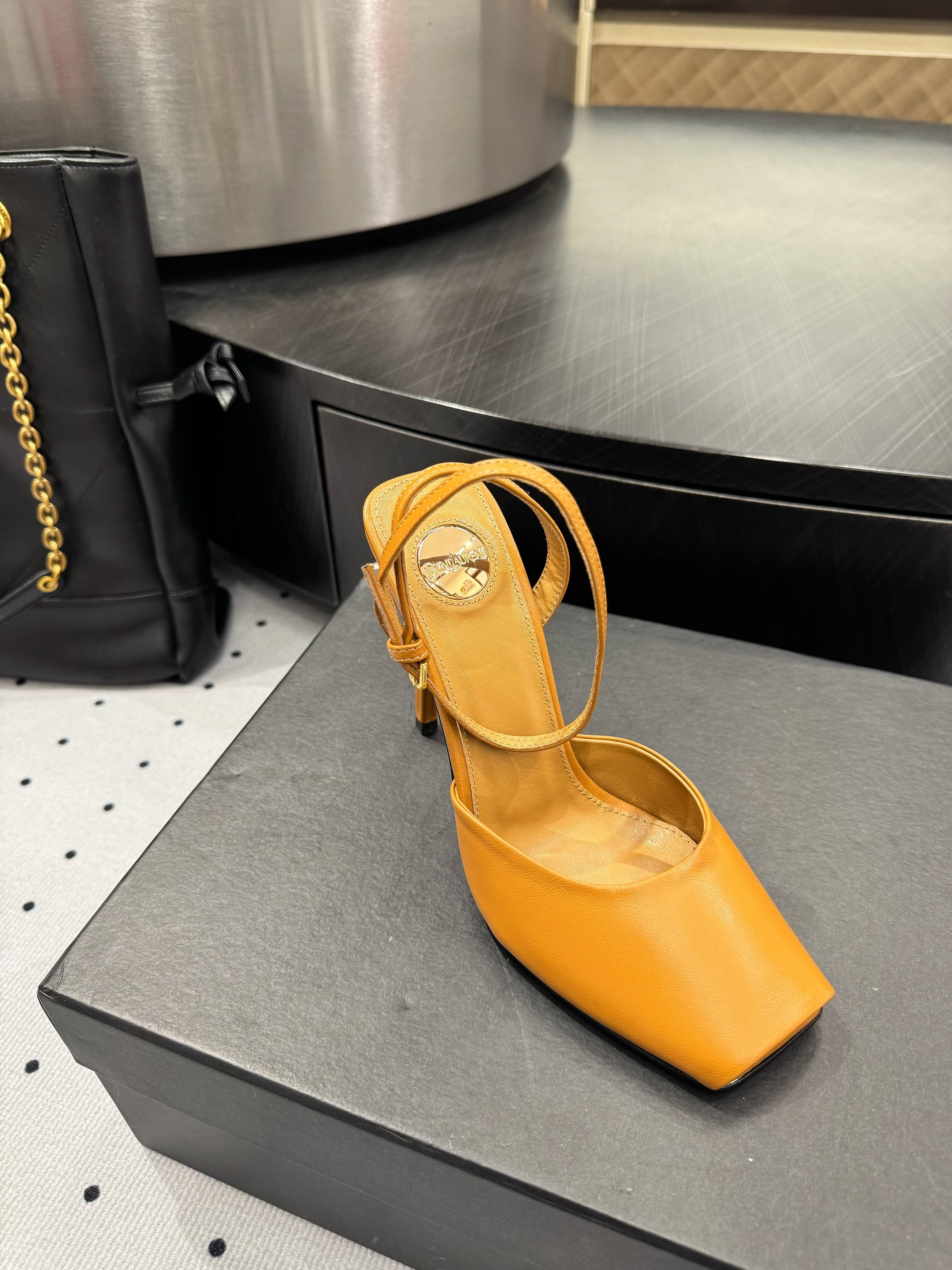 YSL 26S SQUARE-TOE HIGH HEELS 105 MM IN OCHRE YELLOW CALFSKIN
