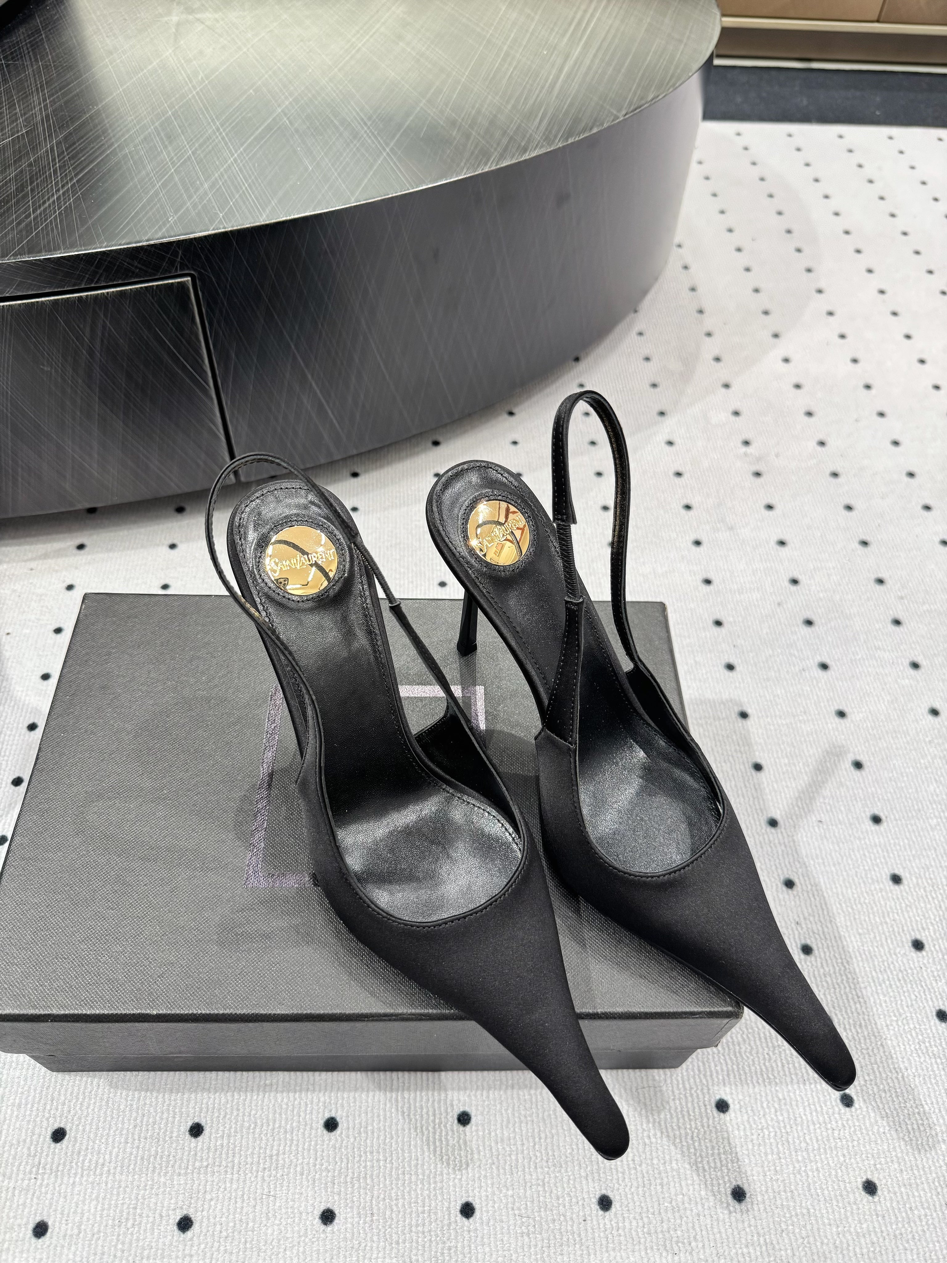 YSL 26S POINTED-TOE SLINGBACK HEELS 105 MM IN BLACK SATIN