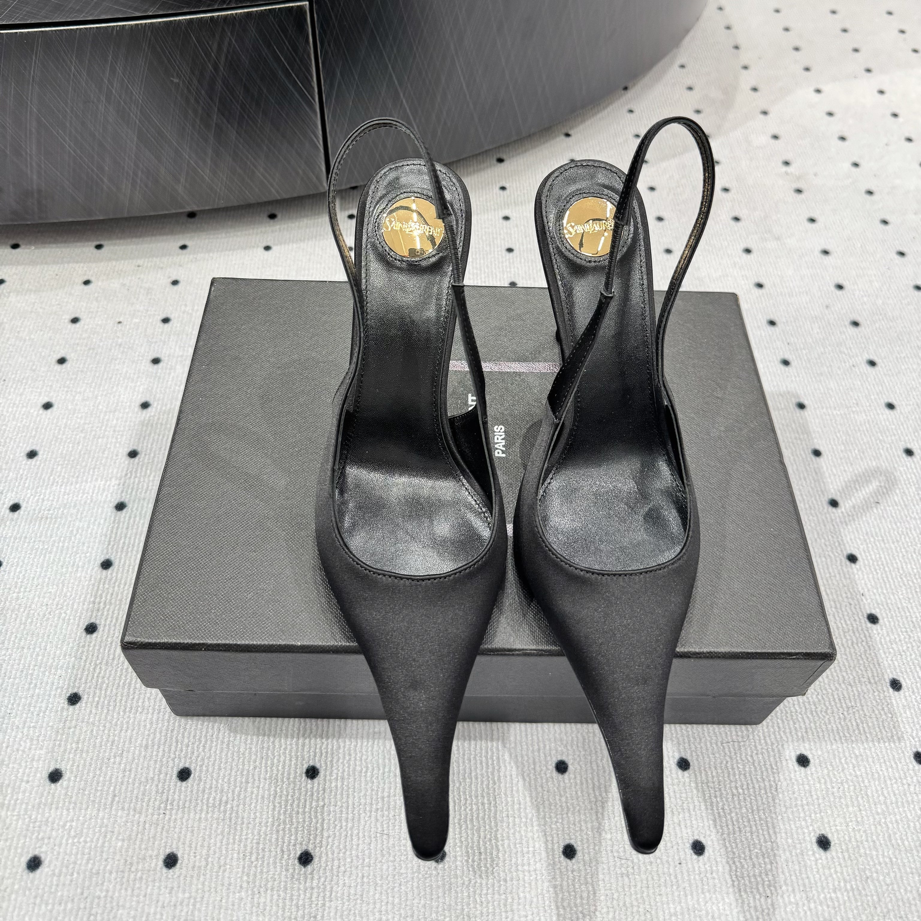 YSL 26S POINTED-TOE SLINGBACK HEELS 105 MM IN BLACK SATIN