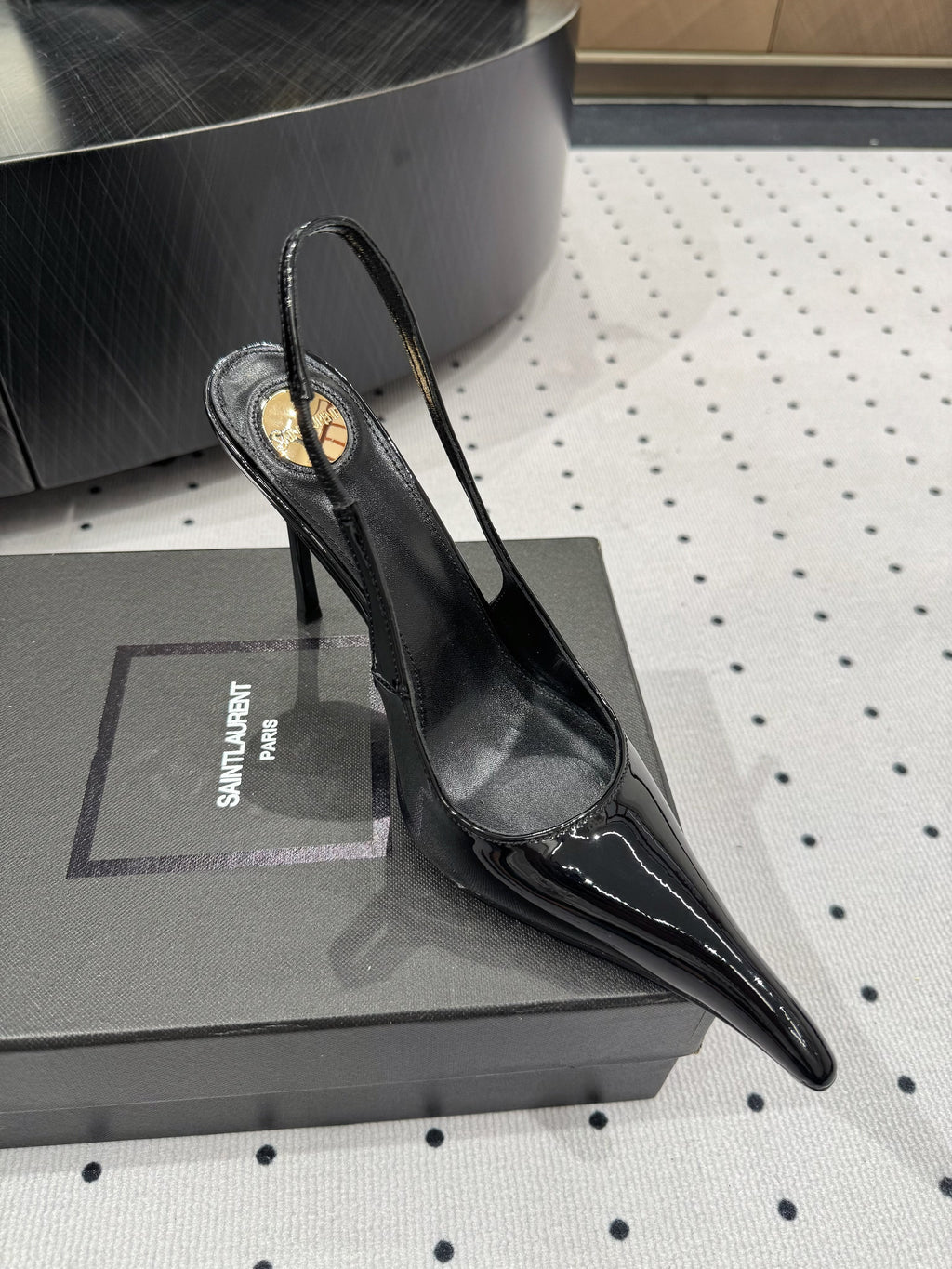 YSL 26S POINTED-TOE SLINGBACK HEELS 105 MM IN BLACK PATENT CALFSKIN STYLE 1