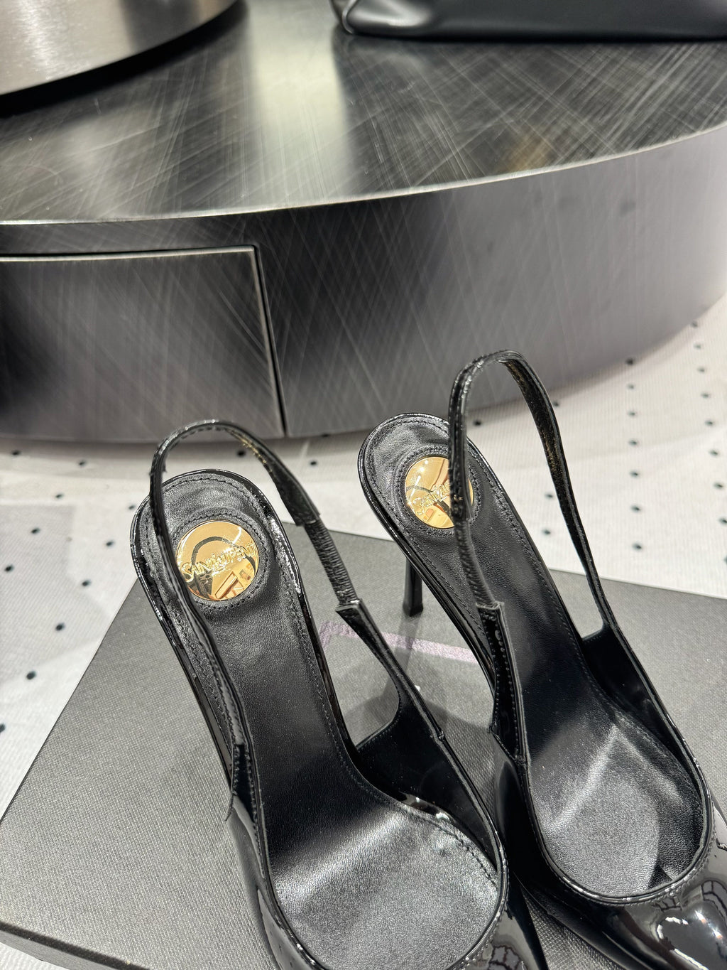 YSL 26S POINTED-TOE SLINGBACK HEELS 105 MM IN BLACK PATENT CALFSKIN STYLE 1