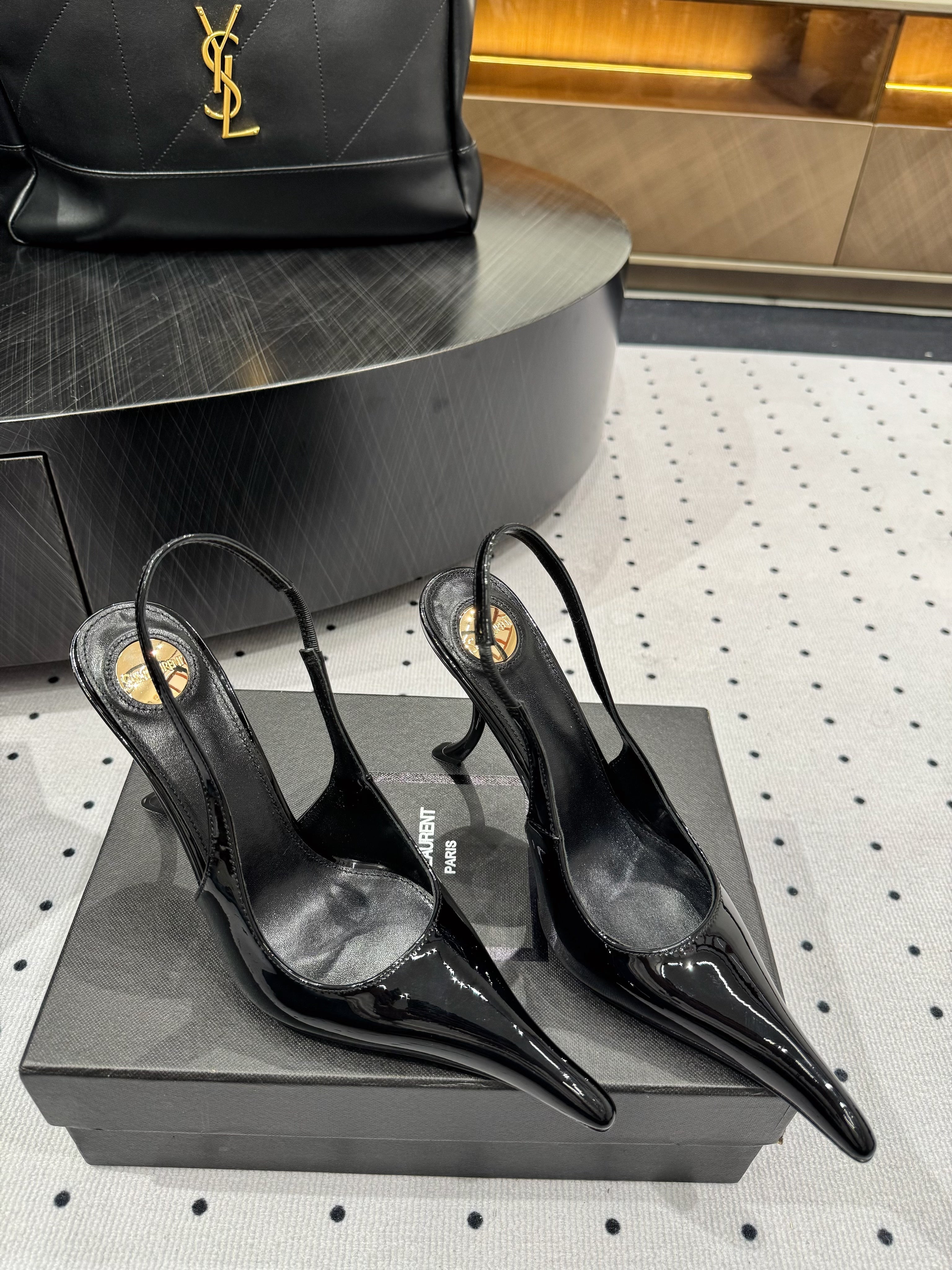 YSL 26S POINTED-TOE SLINGBACK HEELS 105 MM IN BLACK PATENT CALFSKIN
