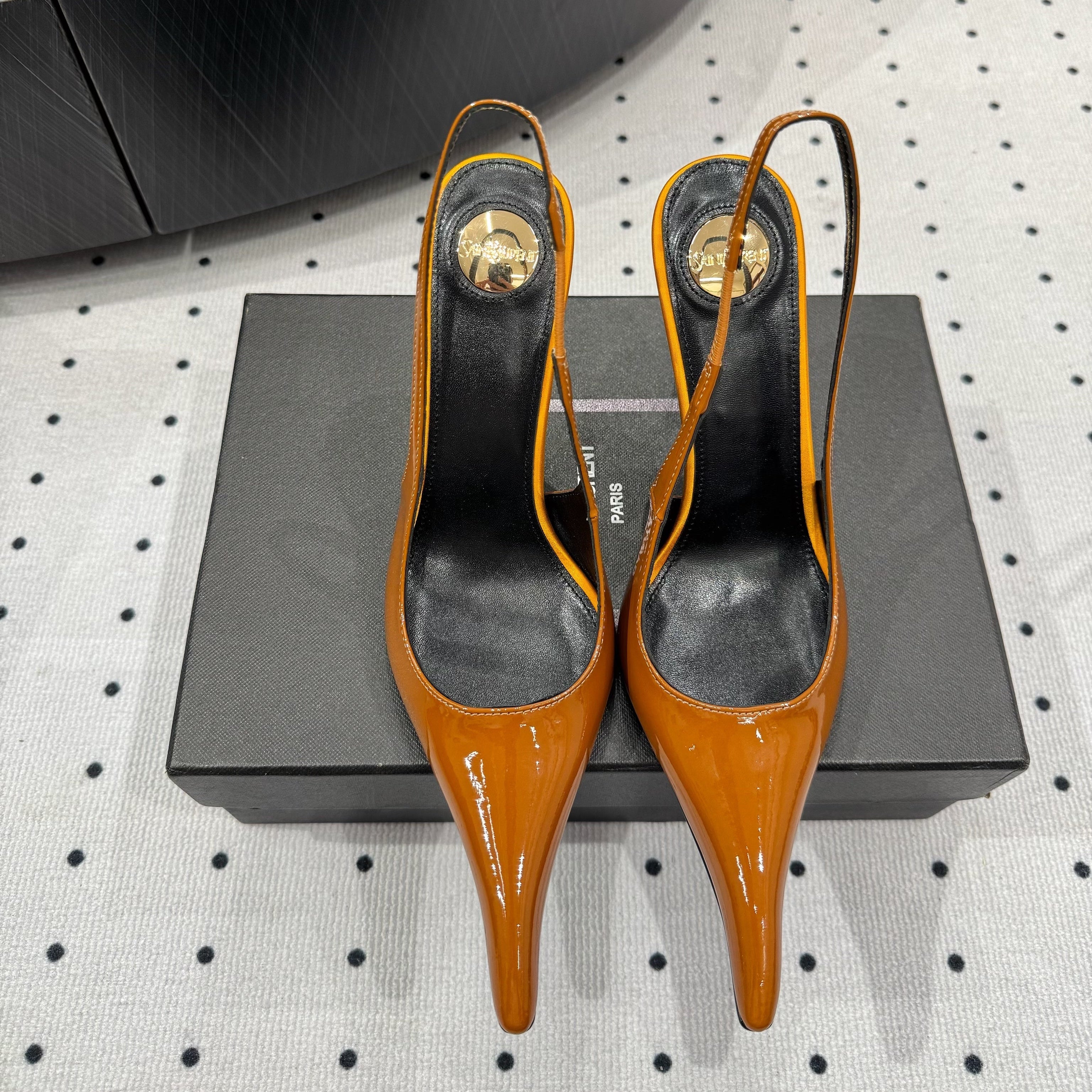 YSL 26S POINTED-TOE SLINGBACK HEELS 105 MM IN DARK ORANGE PATENT CALFSKIN