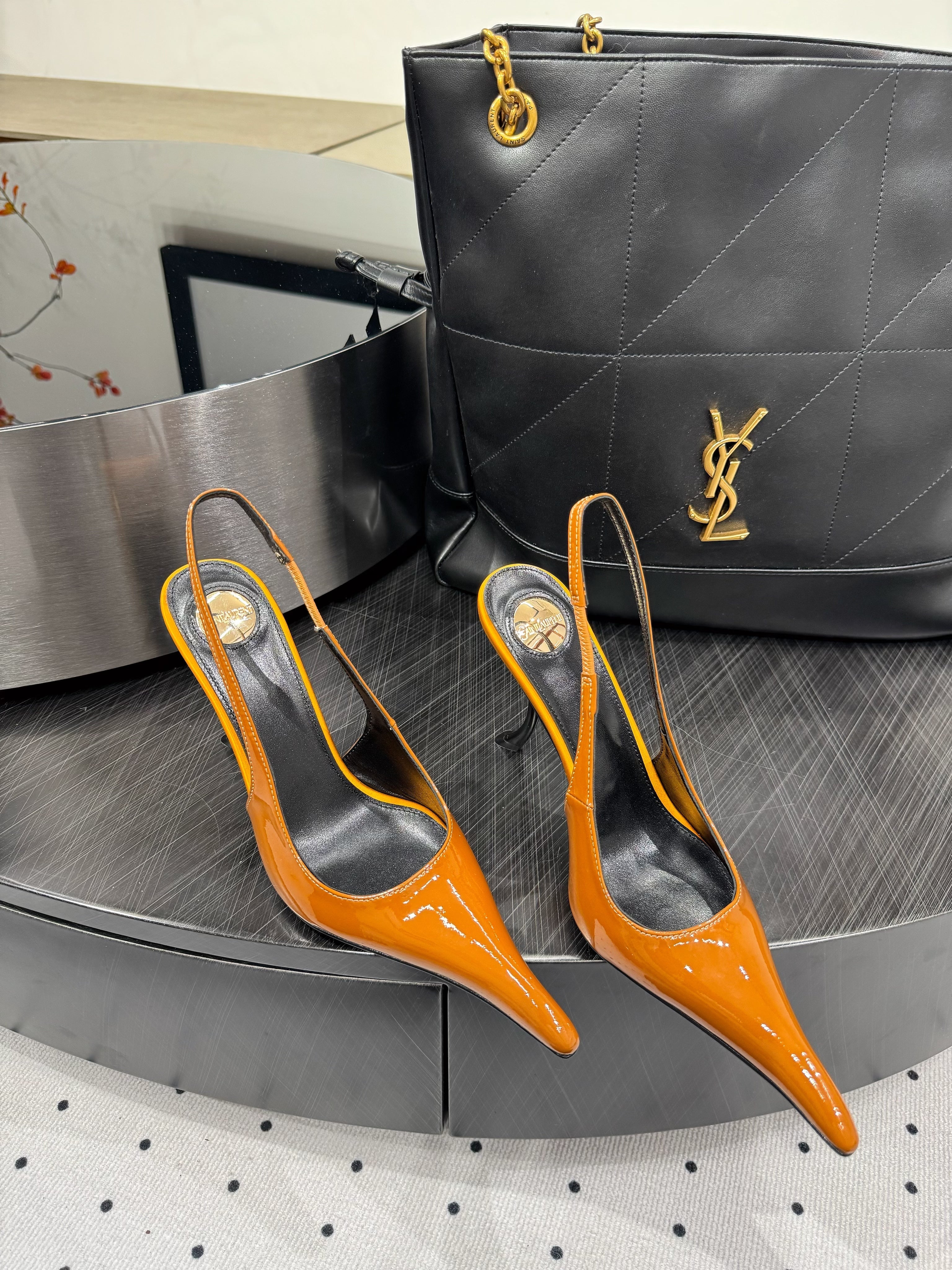 YSL 26S POINTED-TOE SLINGBACK HEELS 105 MM IN DARK ORANGE PATENT CALFSKIN