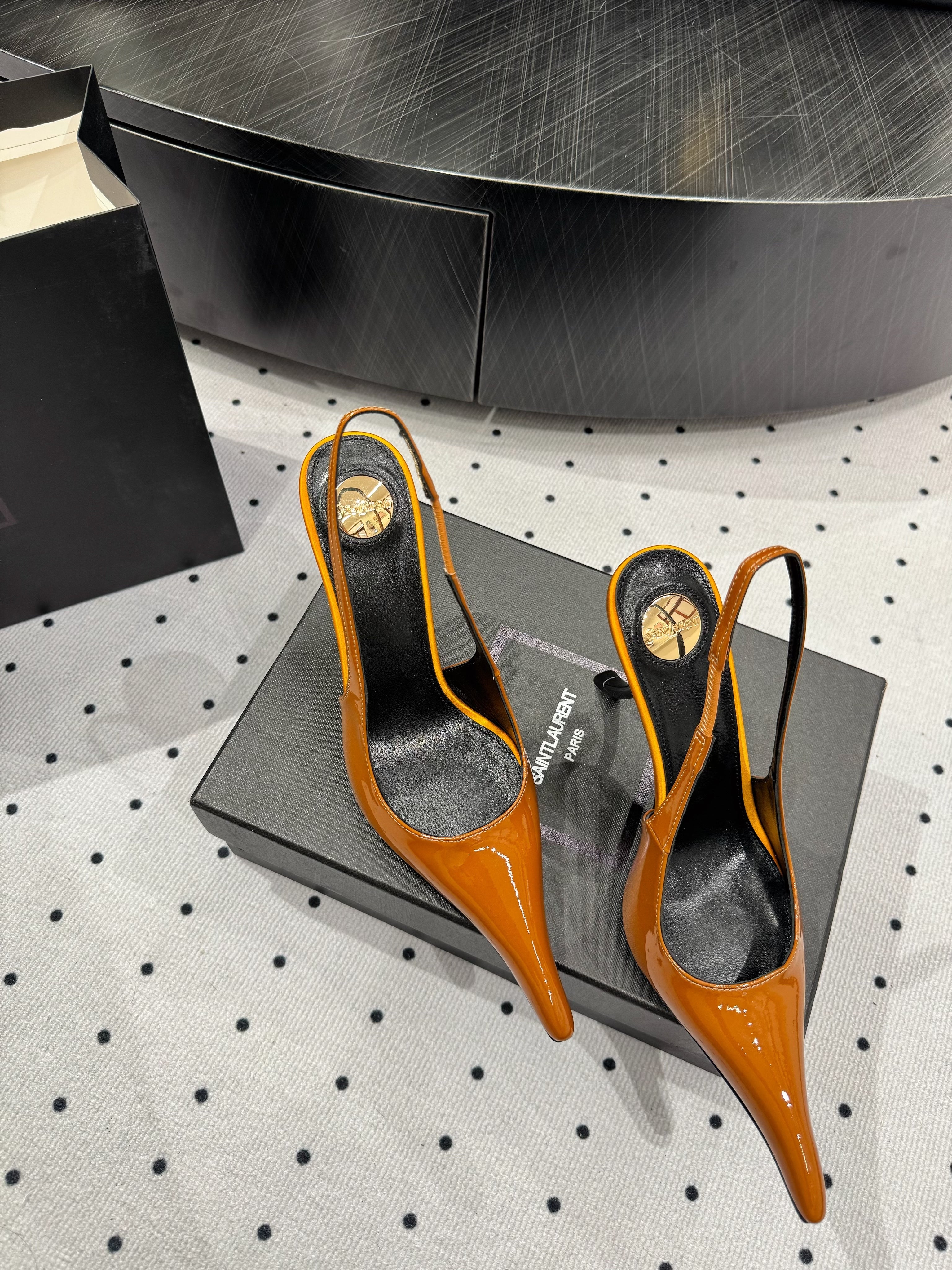 YSL 26S POINTED-TOE SLINGBACK HEELS 105 MM IN DARK ORANGE PATENT CALFSKIN