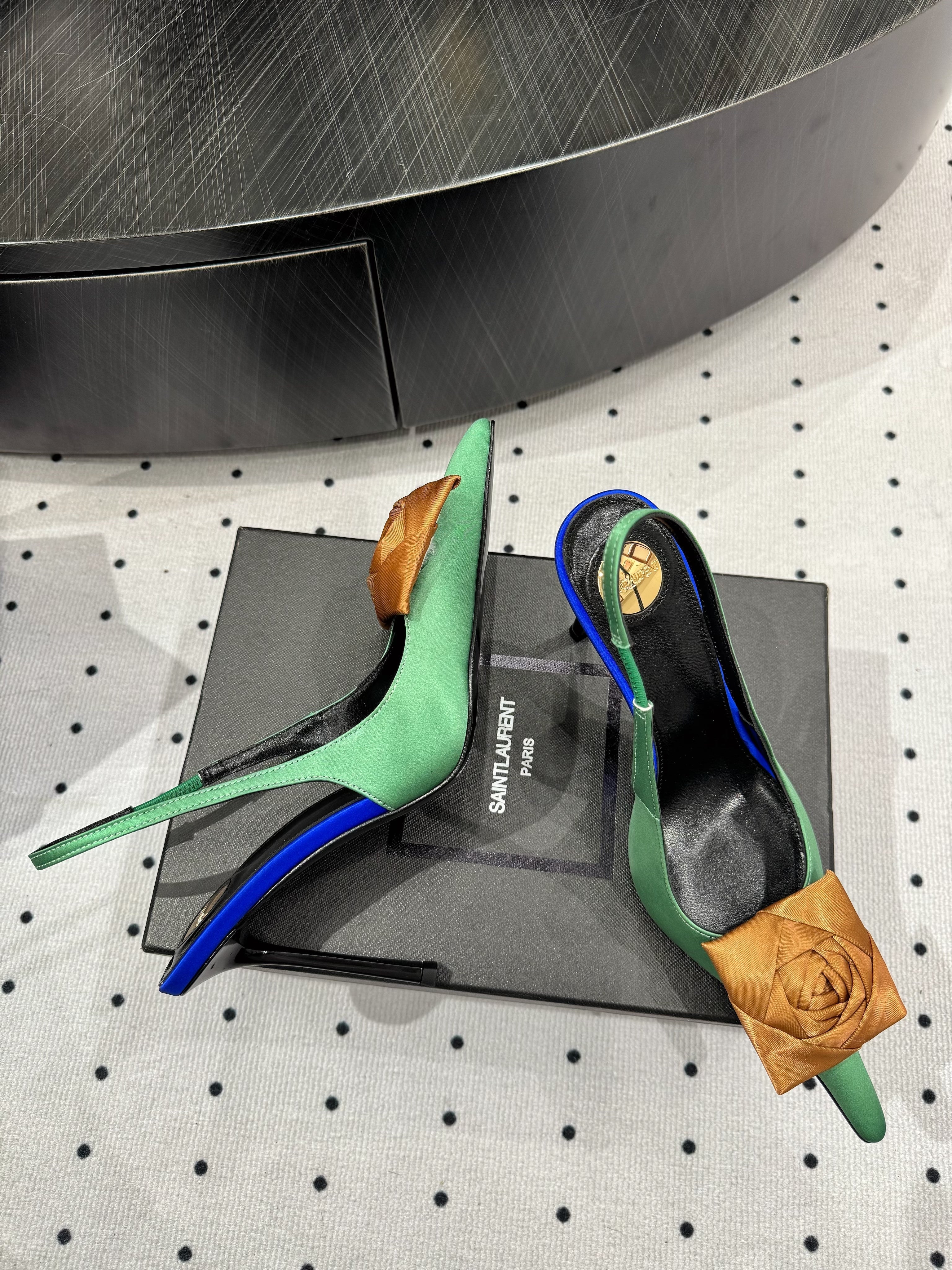 YSL 26S SLINGBACK HEELS 105 MM IN LIGHT BROWN AND GREEN SATIN