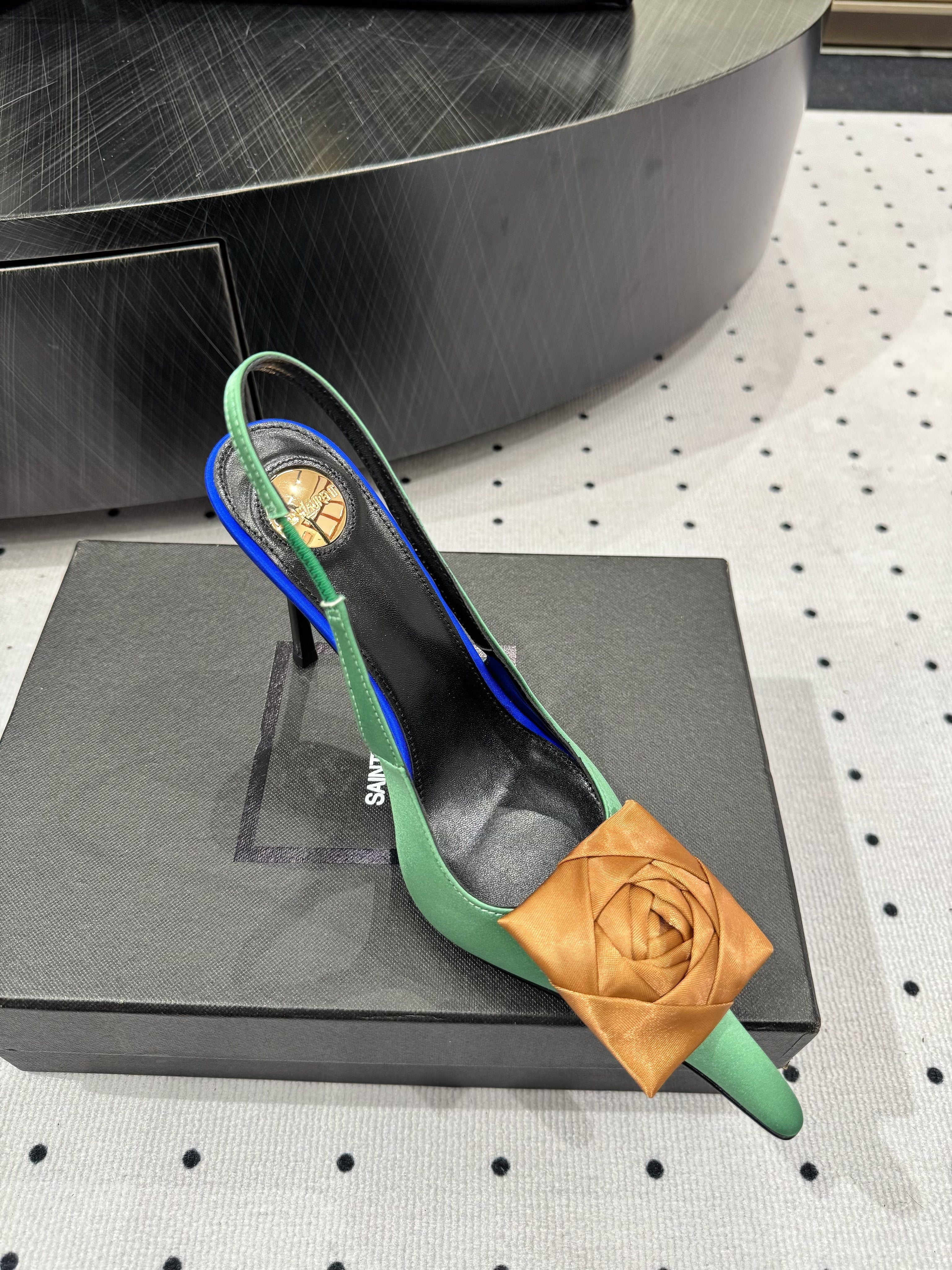 YSL 26S SLINGBACK HEELS 105 MM IN LIGHT BROWN AND GREEN SATIN