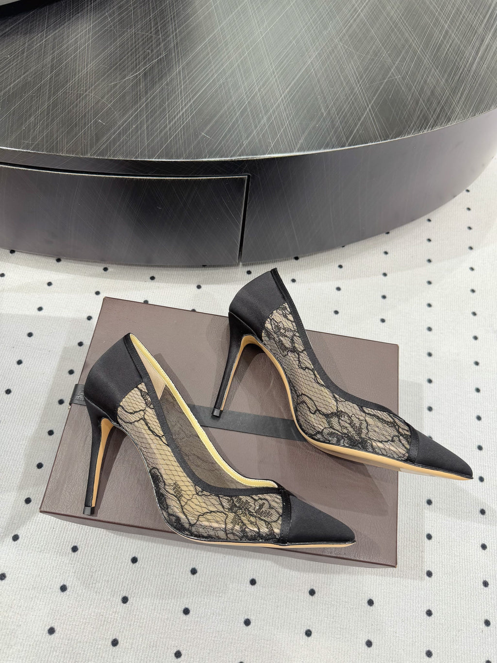 POINTED-TOE HIGH PUMPS 95MM IN BLACK MESH AND SILK