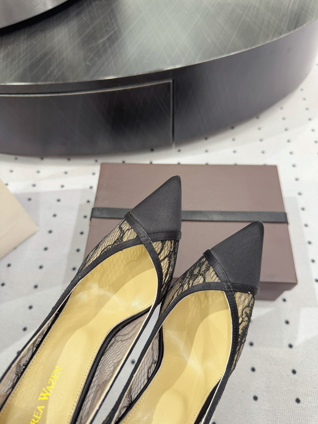 POINTED-TOE HIGH PUMPS 95MM IN BLACK MESH AND SILK