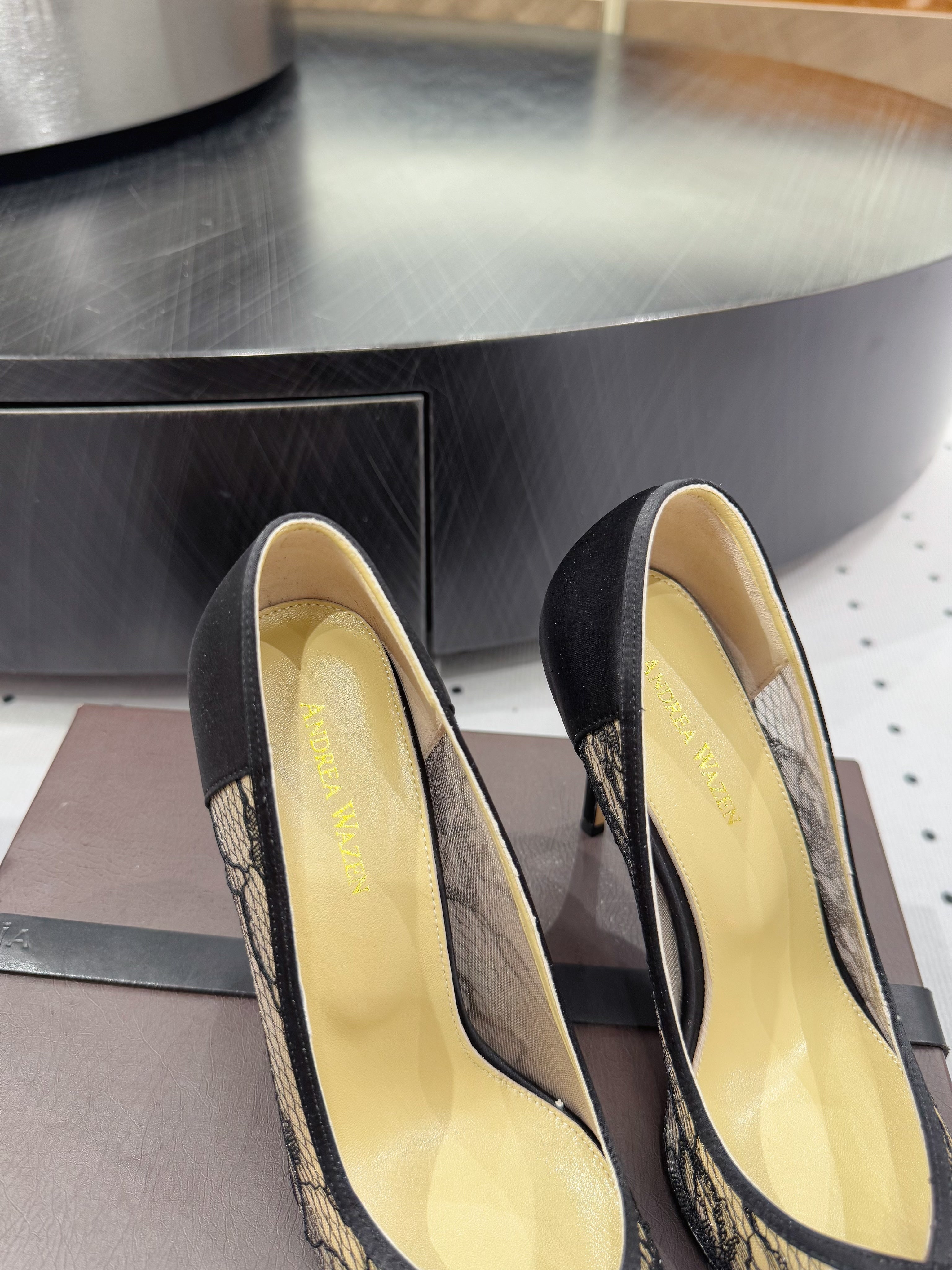 POINTED-TOE HIGH PUMPS 95MM IN BLACK MESH AND SILK