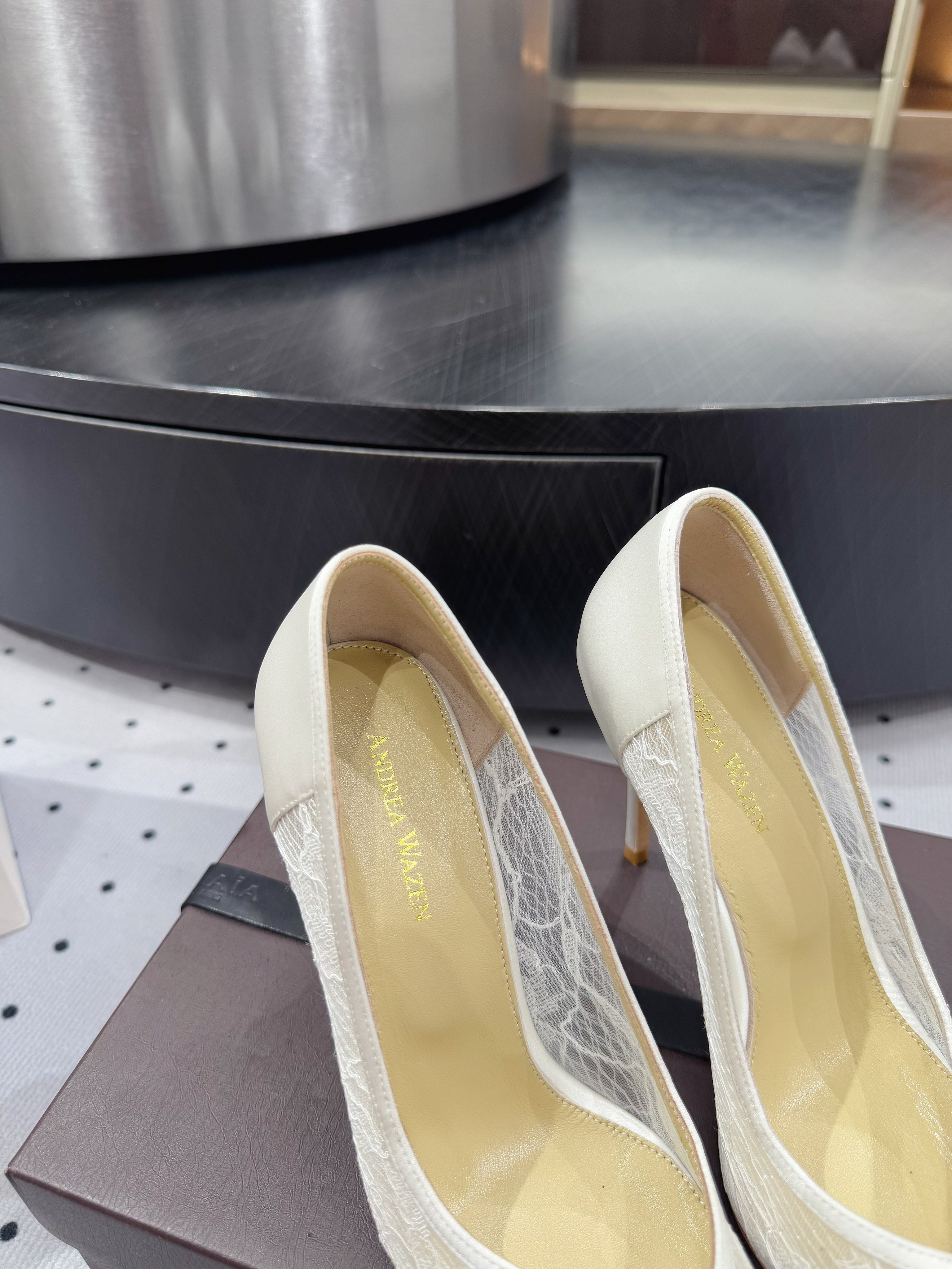 POINTED-TOE HIGH PUMPS 95MM IN WHITE MESH AND SILK