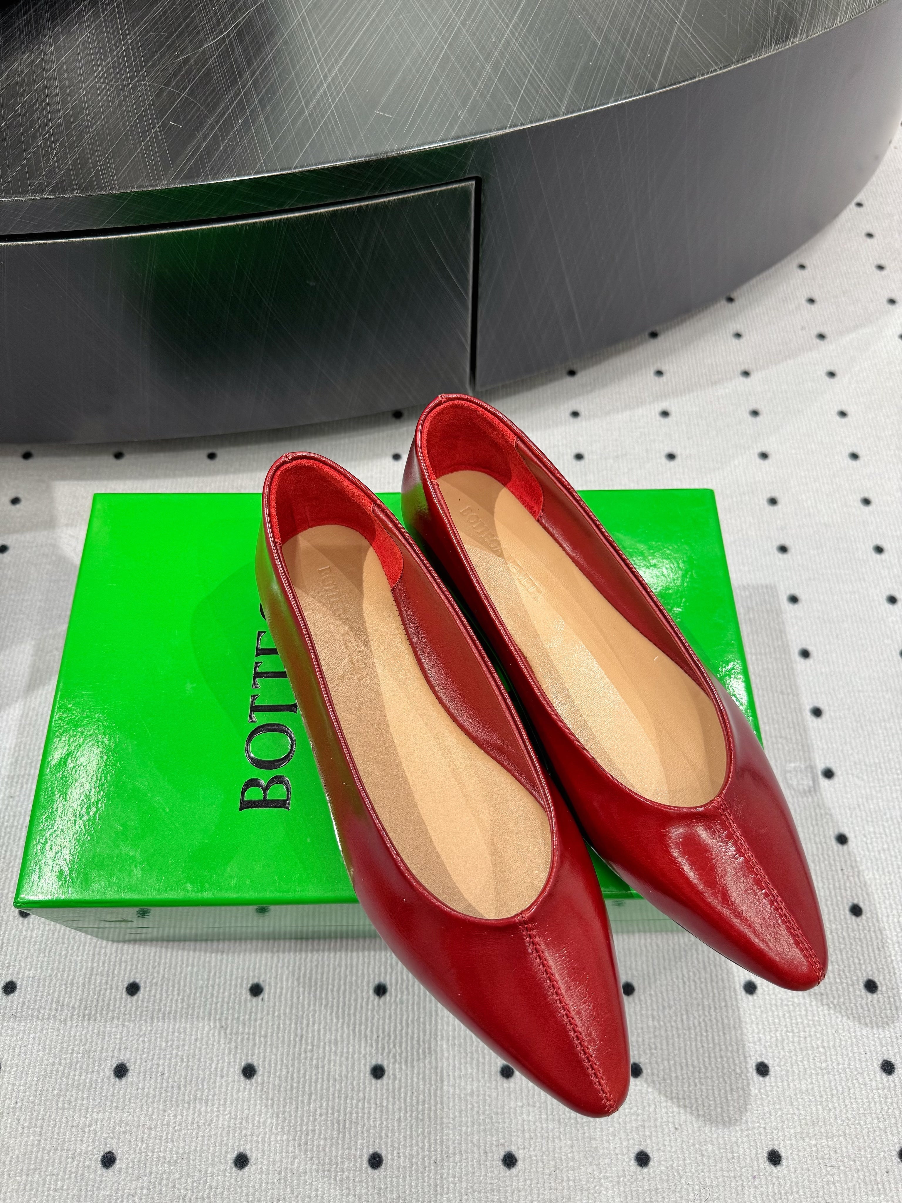 BOTTEGA VENETA 26S BALLET FLATS IN RED CALFSKIN