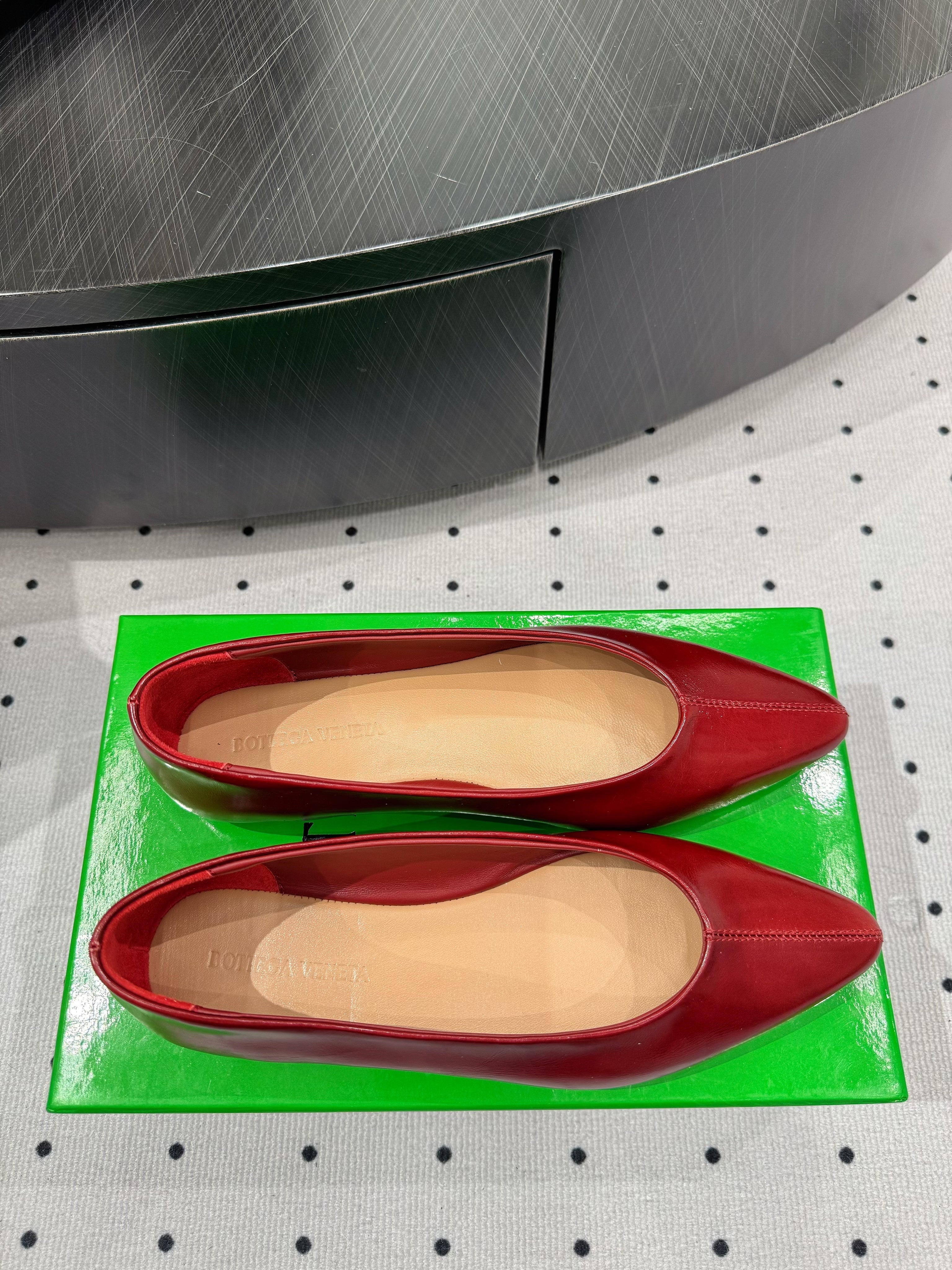 BOTTEGA VENETA 26S BALLET FLATS IN RED CALFSKIN