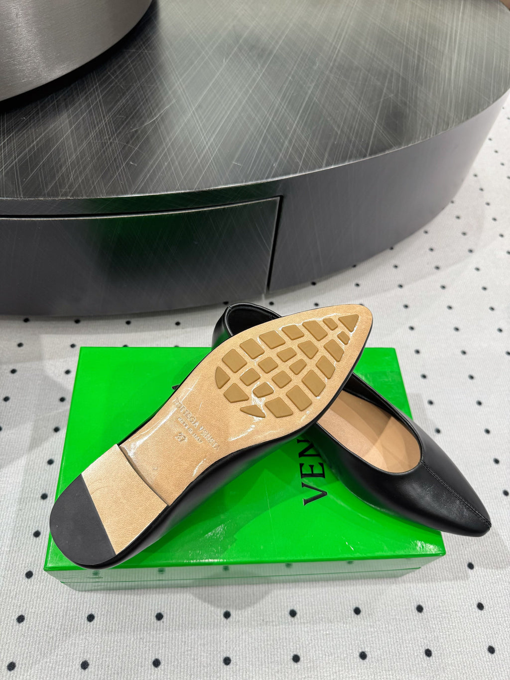 BOTTEGA VENETA 26S BALLET FLATS IN BLACK CALFSKIN