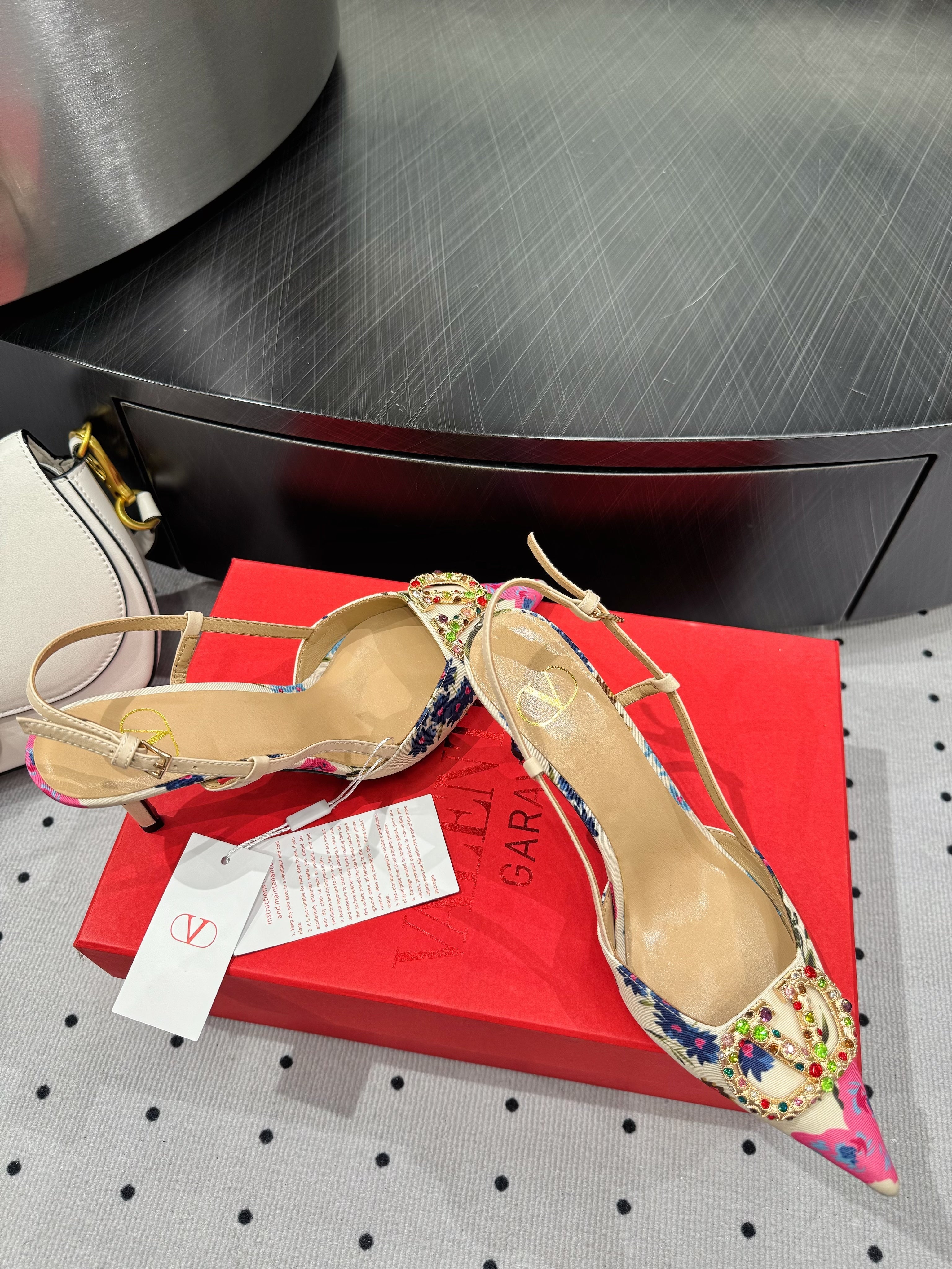 VLTN HIGH SLINGBACK 25S 80 MM IN WHITE MIX PINK FABRIC AND CALFSKIN