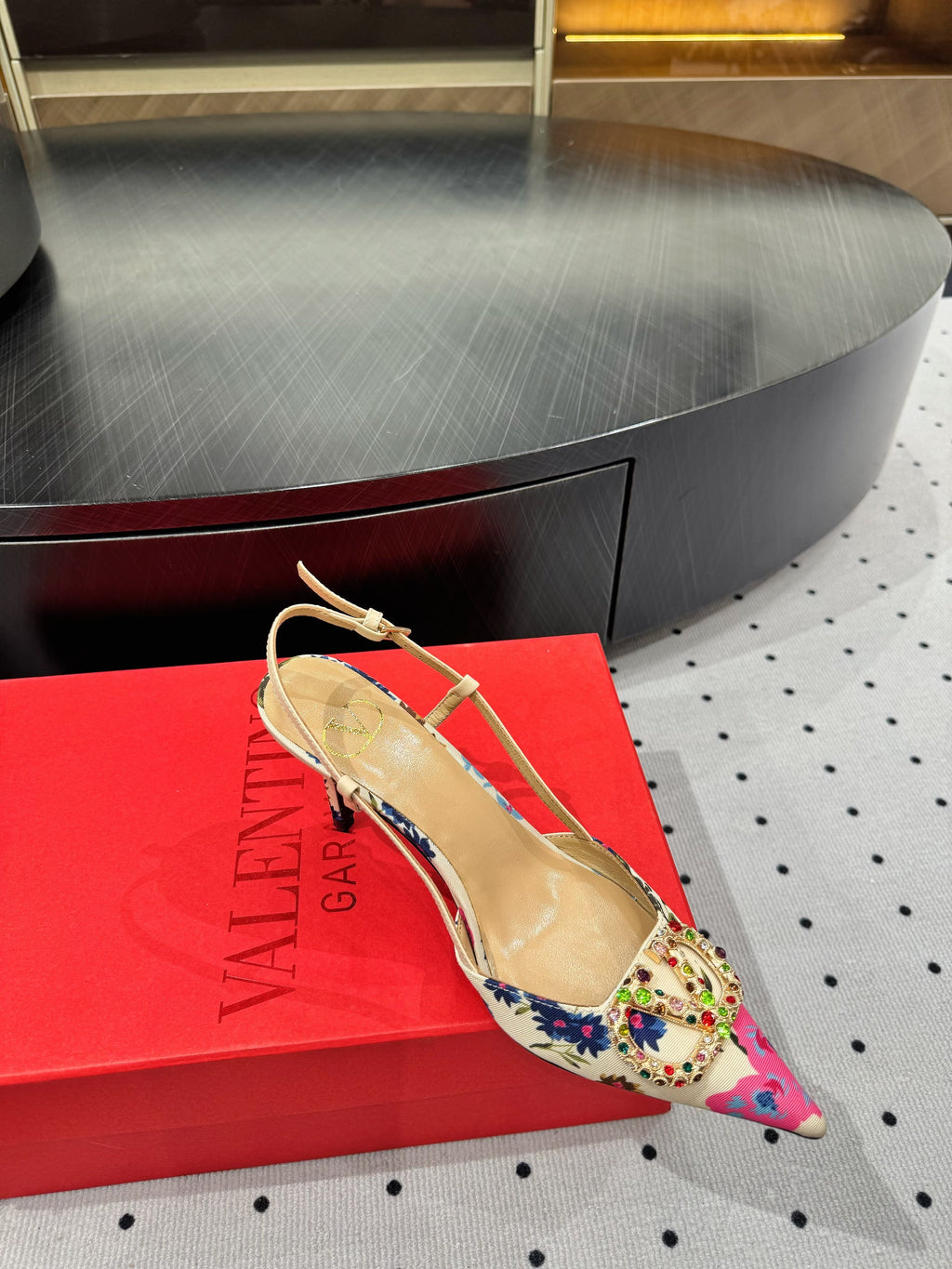 VLTN HIGH SLINGBACK 25S 80 MM IN WHITE MIX PINK FABRIC AND CALFSKIN