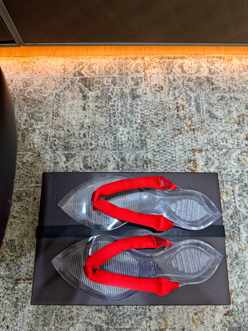 ALAIA 26S THONG SANDALS IN RED SATIN AND TRANSPARENT PVC