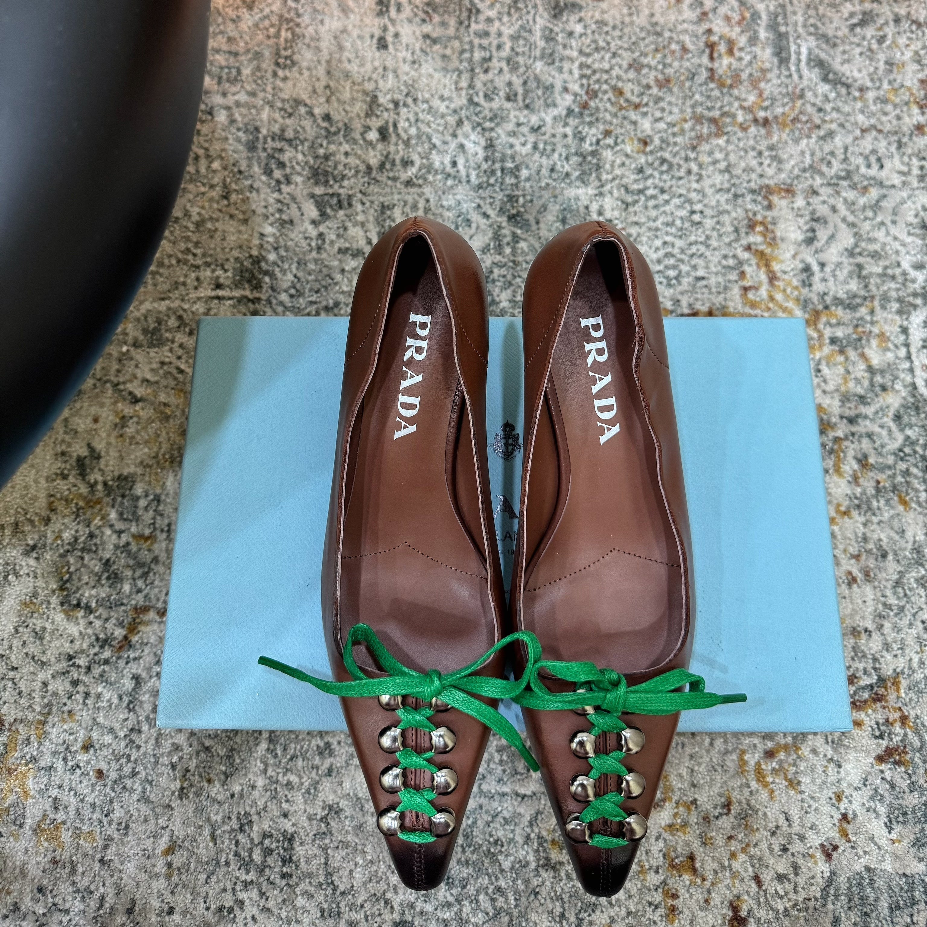 PRADA 26S LACE UP STUDDED PUMPS 55MM IN DARK BROWN CALFSKIN WITH GREEN LACES