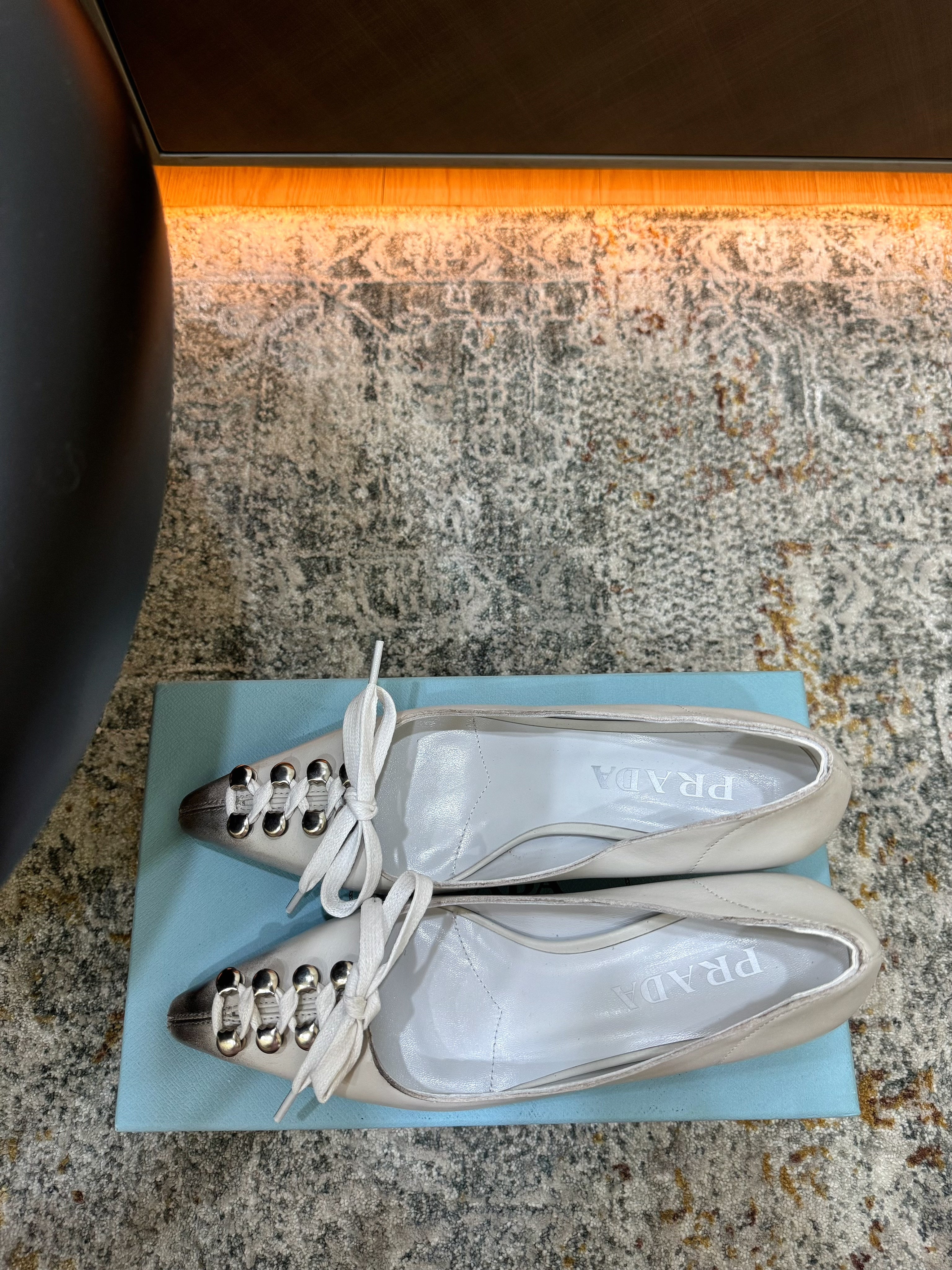 PRADA 26S POINTED TOE LACE UP STUDDED PUMPS 55MM IN WHITE CALFSKIN