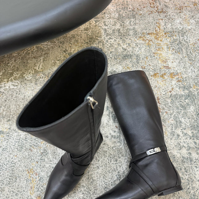HM 26S FLAT KNEE-HIGH BOOTS IN BLACK CALFSKIN