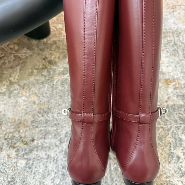 HM 26S FLAT KNEE-HIGH BOOTS IN WINE RED CALFSKIN