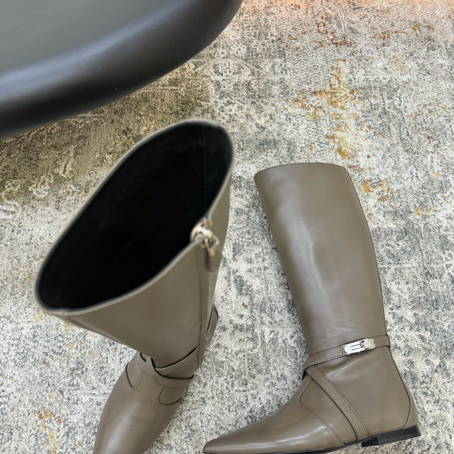HM 26S FLAT KNEE-HIGH BOOTS IN KHAKI GREY CALFSKIN