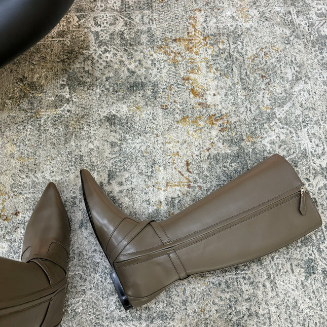 HM 26S FLAT KNEE-HIGH BOOTS IN KHAKI GREY CALFSKIN