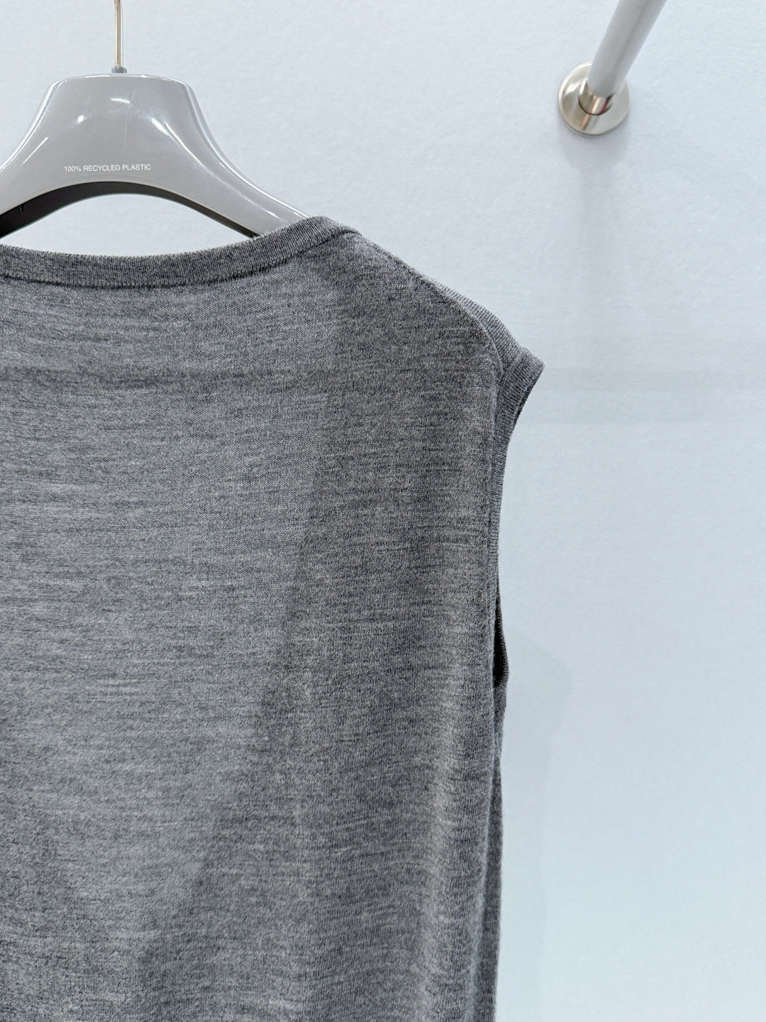 PRADA 26S V-NECK KNIT VEST 814