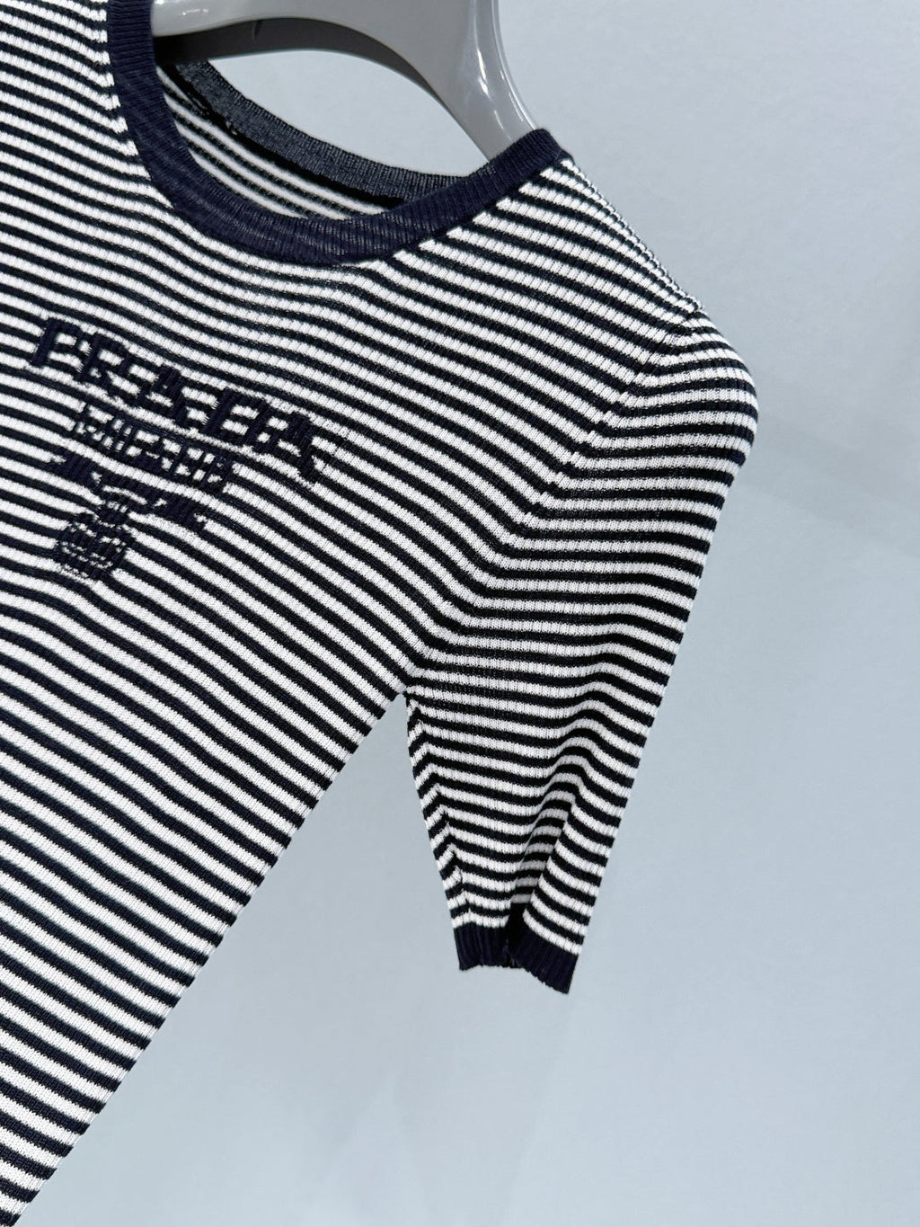 PRADA 26S SHORT SLEEVED KNIT T-SHIRT 811