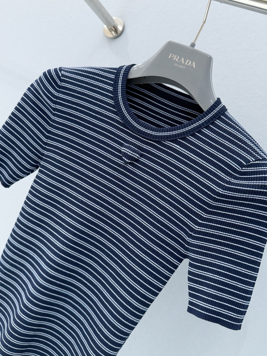 PRADA 26S SHORT SLEEVED KNIT T-SHIRT 810