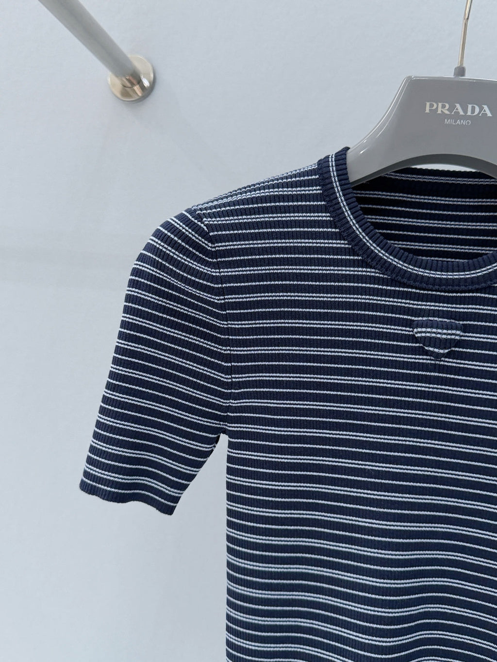 PRADA 26S SHORT SLEEVED KNIT T-SHIRT 810