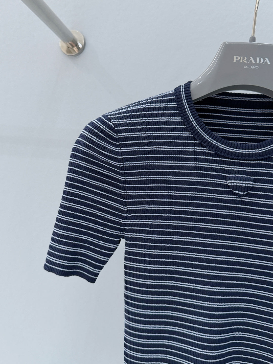 PRADA 26S SHORT SLEEVED KNIT T-SHIRT 810
