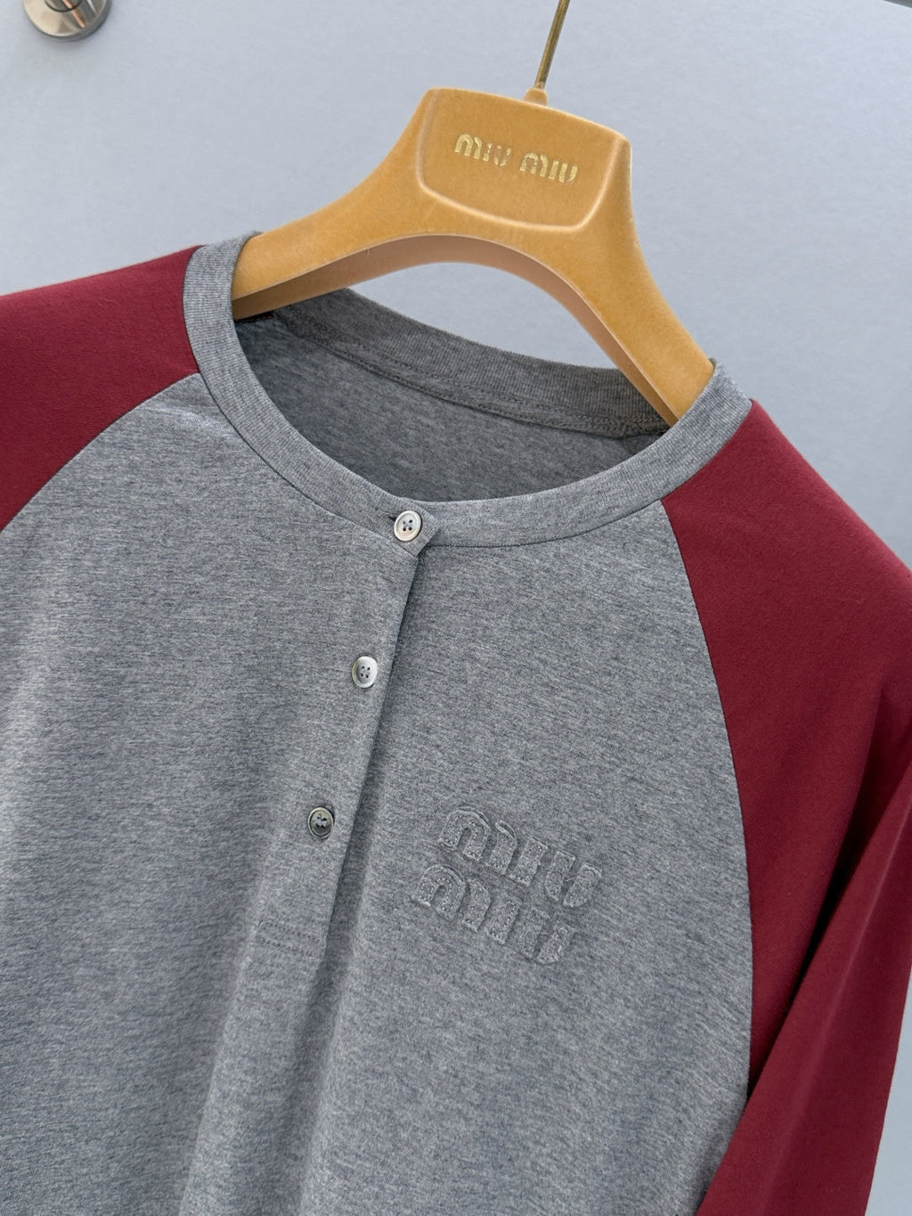 MIUMIU 26S LONG SLEEVE BUTTONED T-SHIRT 895